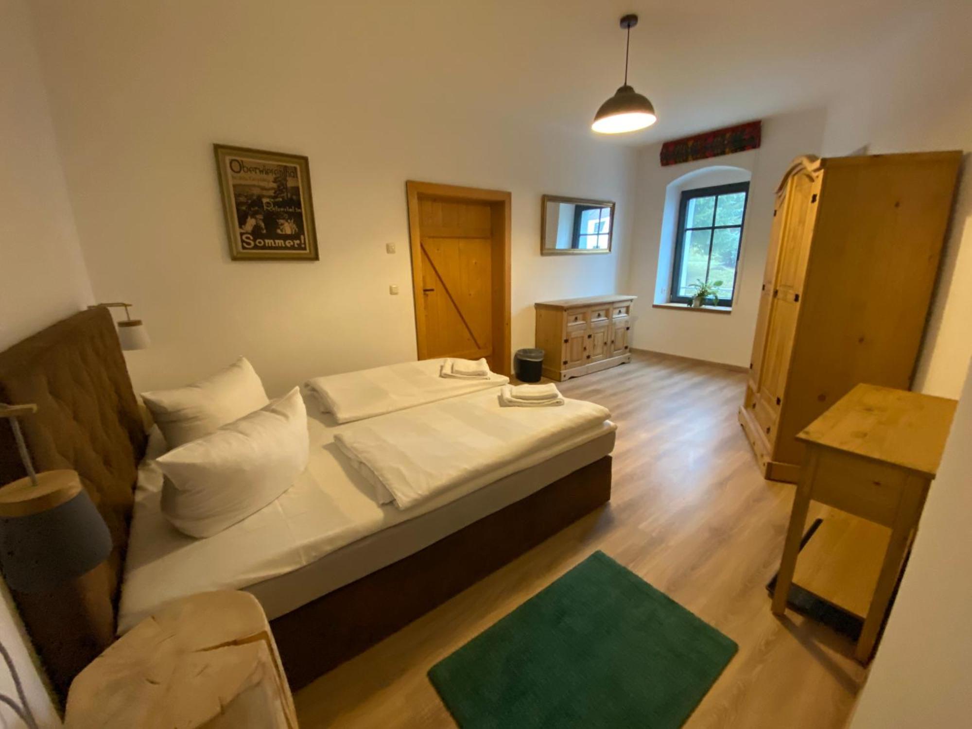 Eight-Bedroom House,1698959800:JPEG