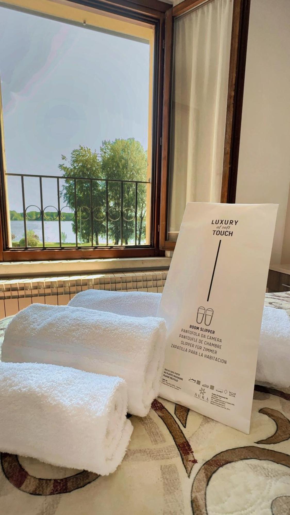 Deluxe Double or Twin Room Lake View