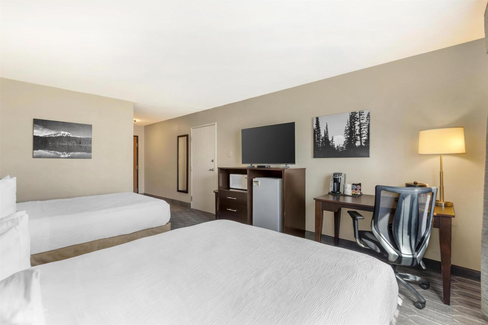 Queen Room with Two Queen Beds and Roll-In Shower - Disability Access/Non-Smoking