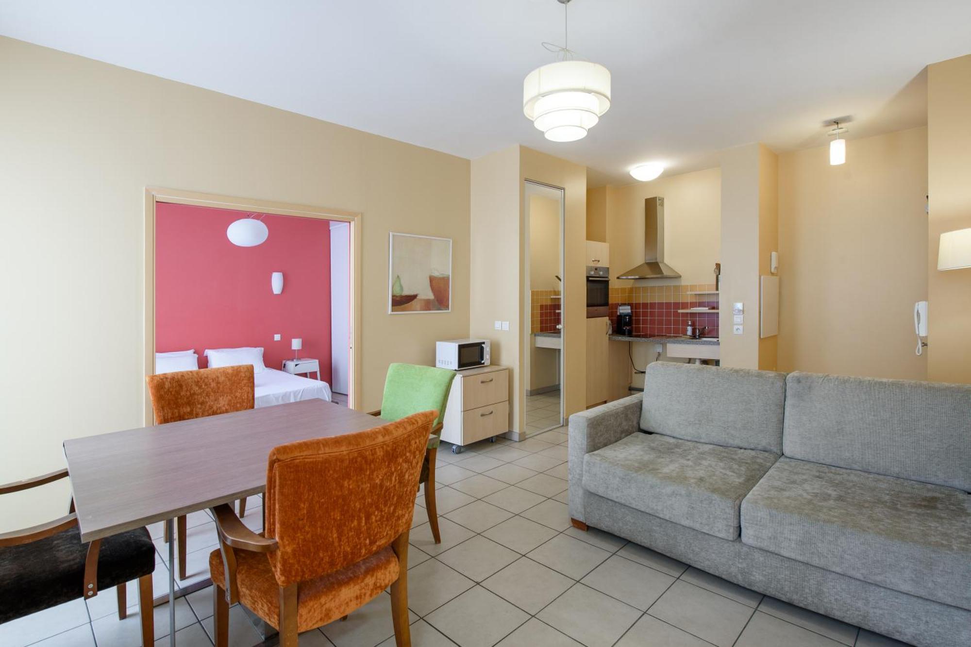 One-Bedroom Apartment
