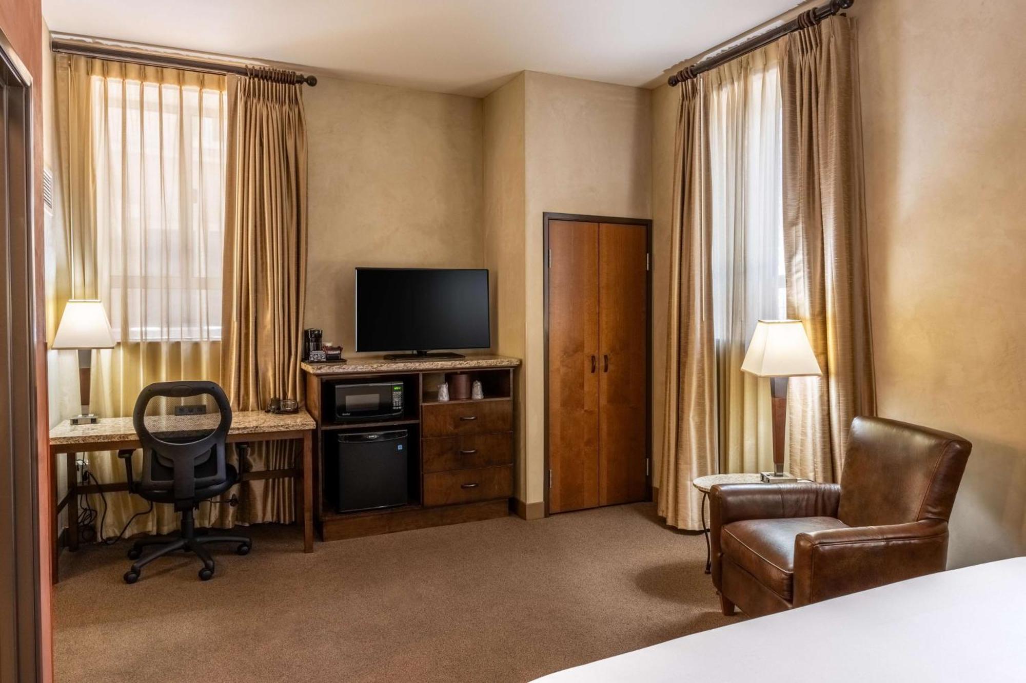 Deluxe King Room,1699016412:JPEG