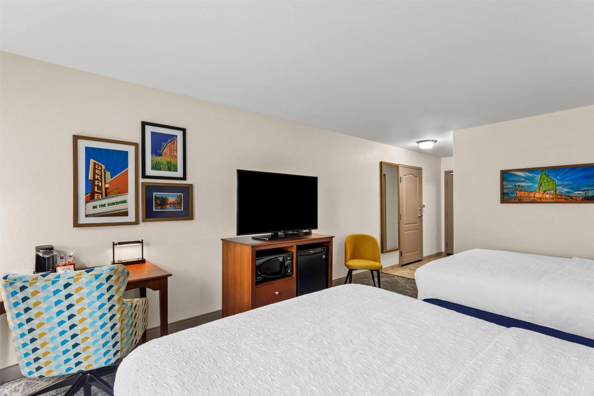 Queen Room Two Queen Beds Hearing Access or Non-Smoking