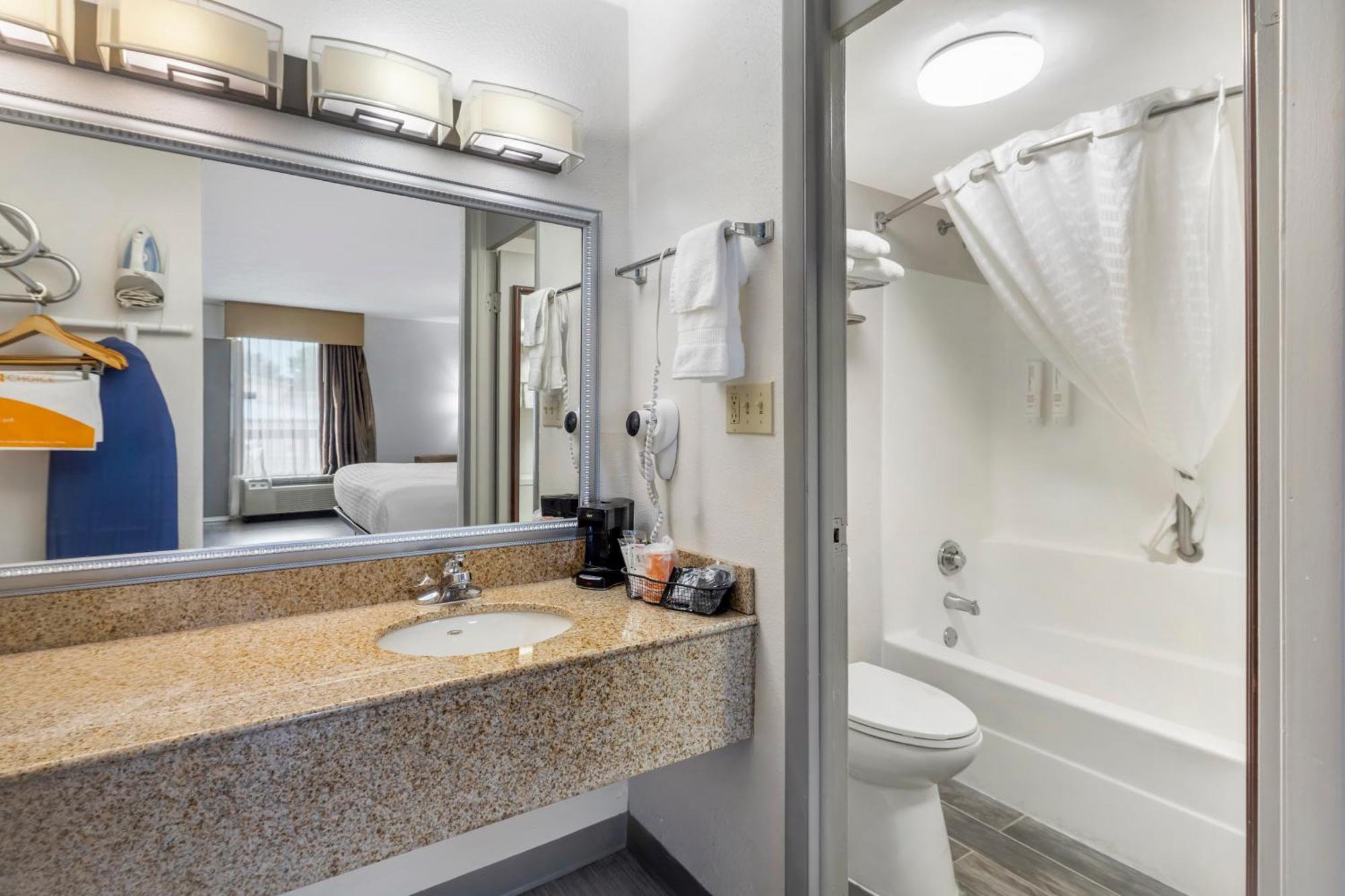 King Room with Roll-In Shower - Disability Access/Non Smoking