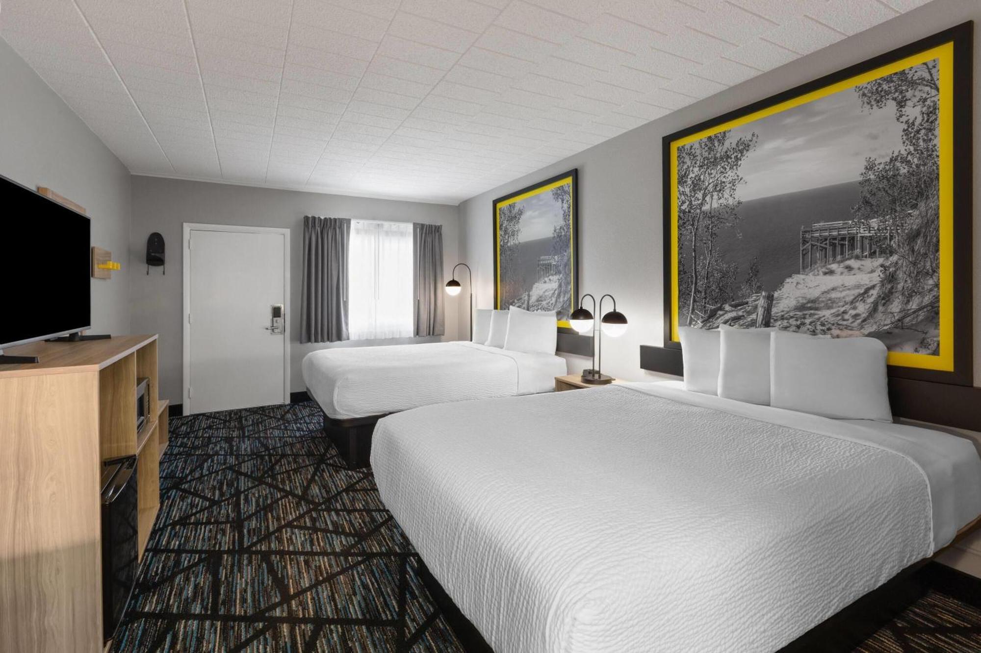 Queen Room with Two Queen Beds - Non-Smoking