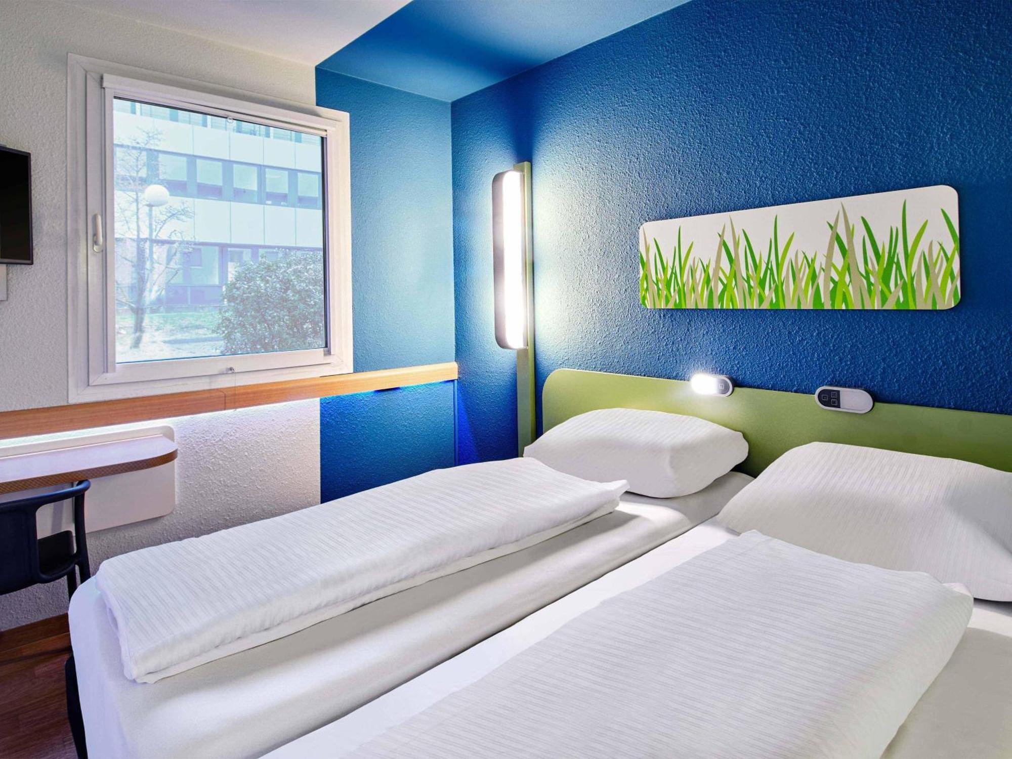 Twin Room,1699085833:JPEG