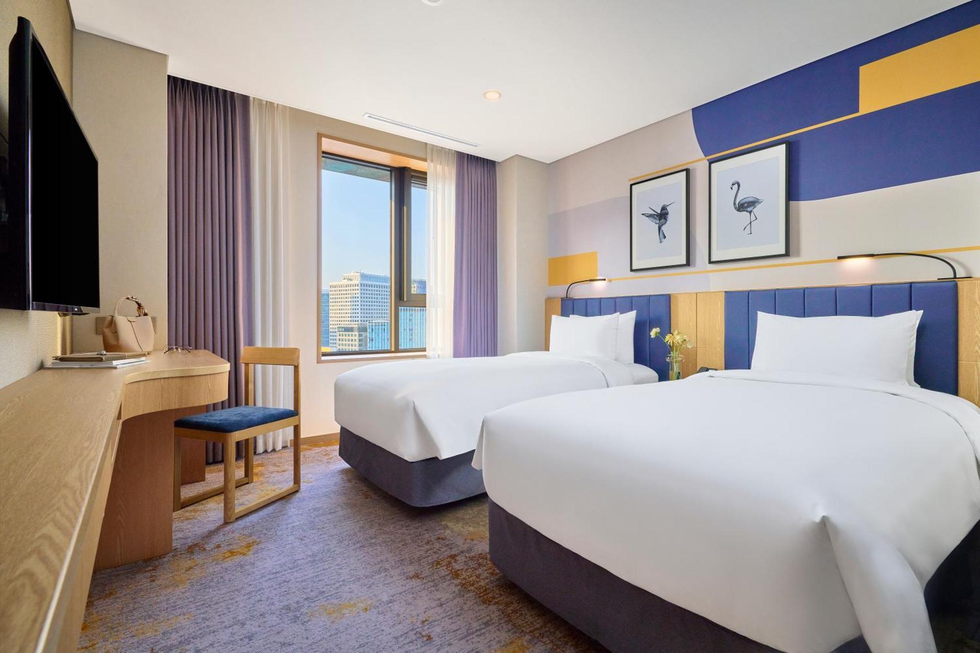 Deluxe Twin Room City View