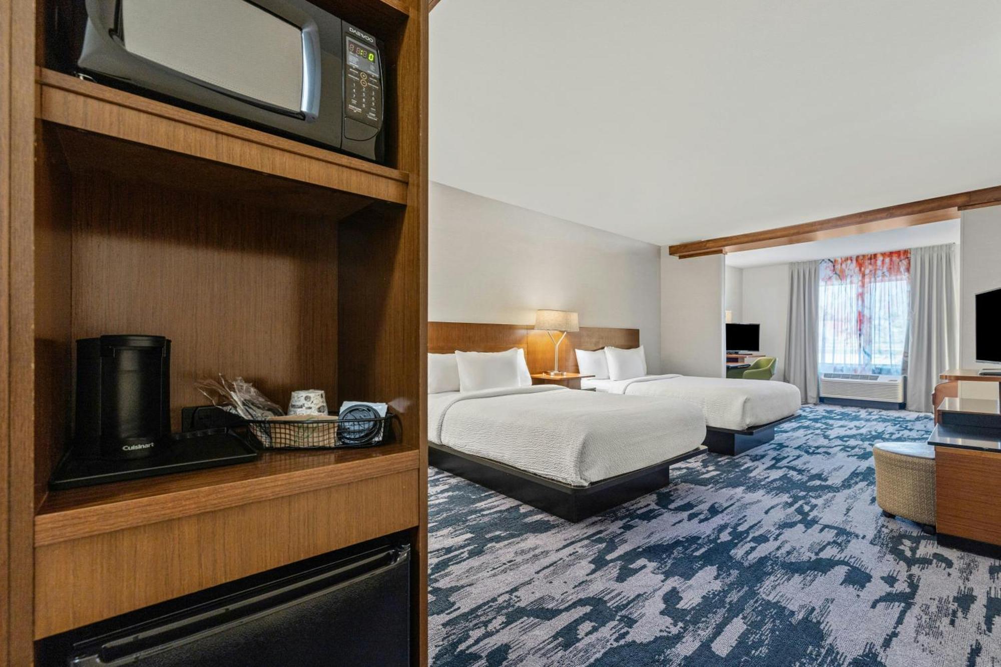 Queen Room Two Queen Beds Roll Shower Mobility Access or Hearing Accessible