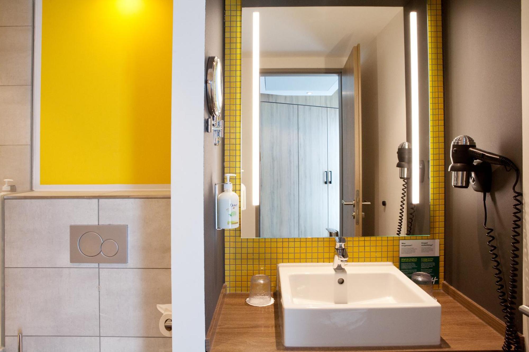 Double Room Mobility Access Roll Shower,1699164309:JPEG