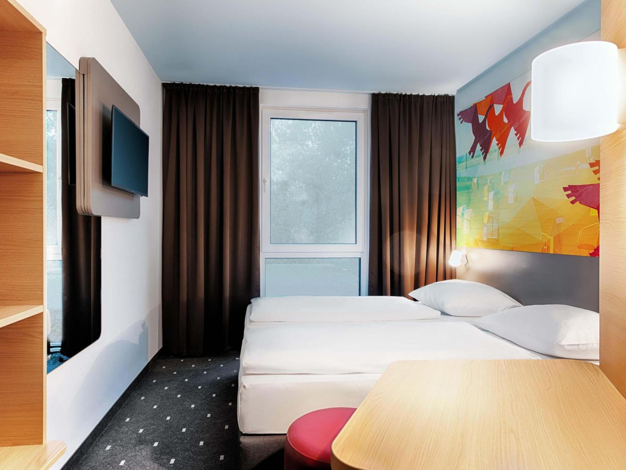Twin Room,1699352575:JPEG
