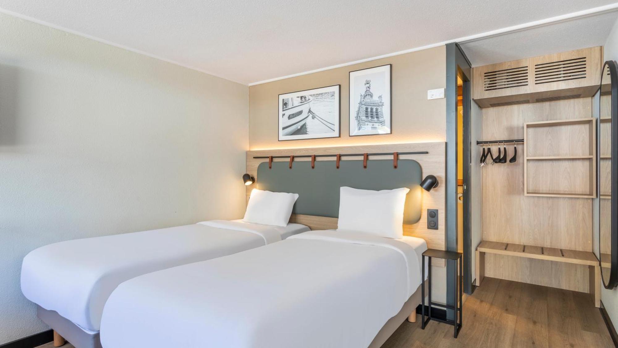 Standard Room 1 Queen Bed,1703544554:JPEG