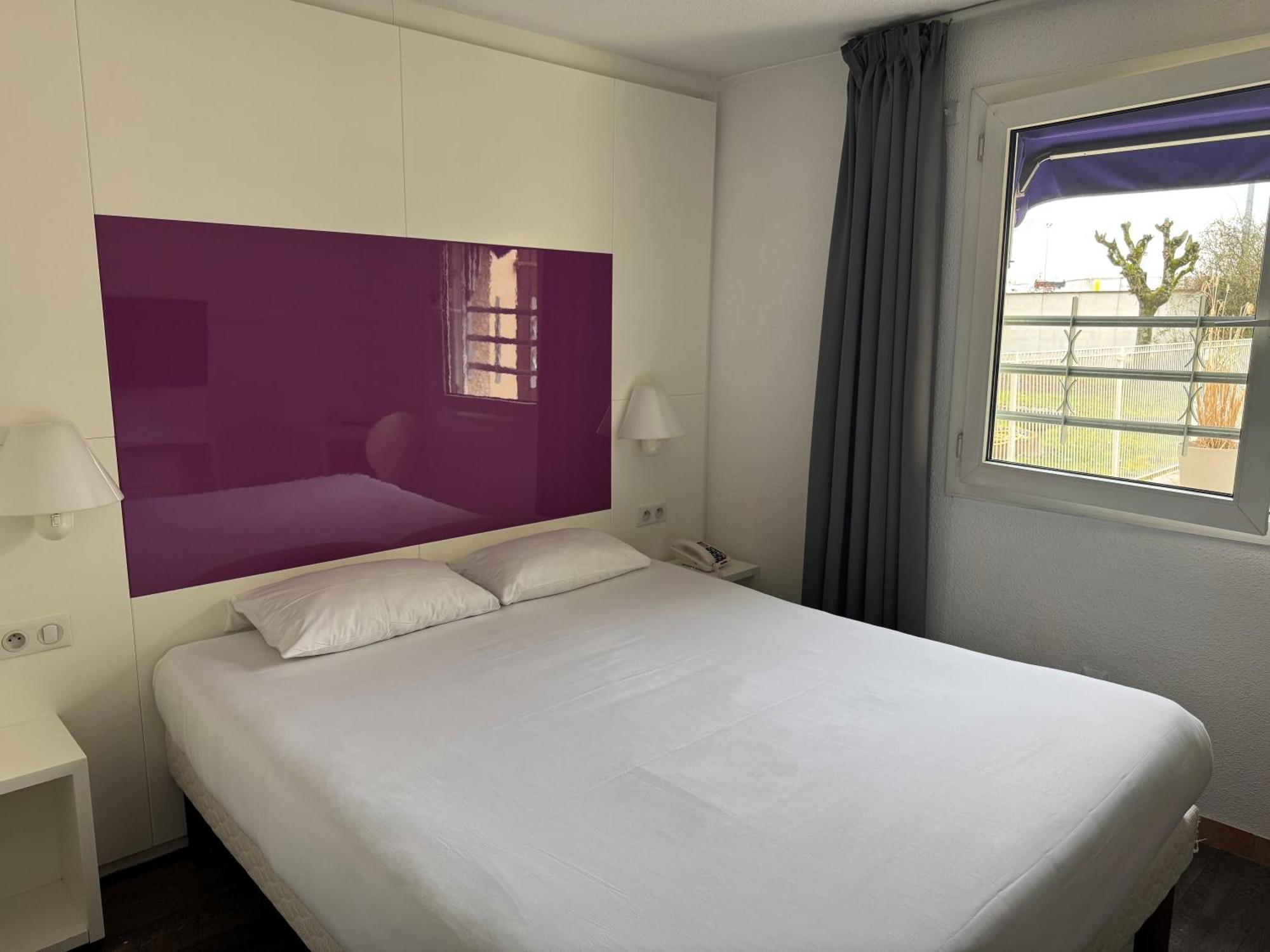 Queen Room Accessible