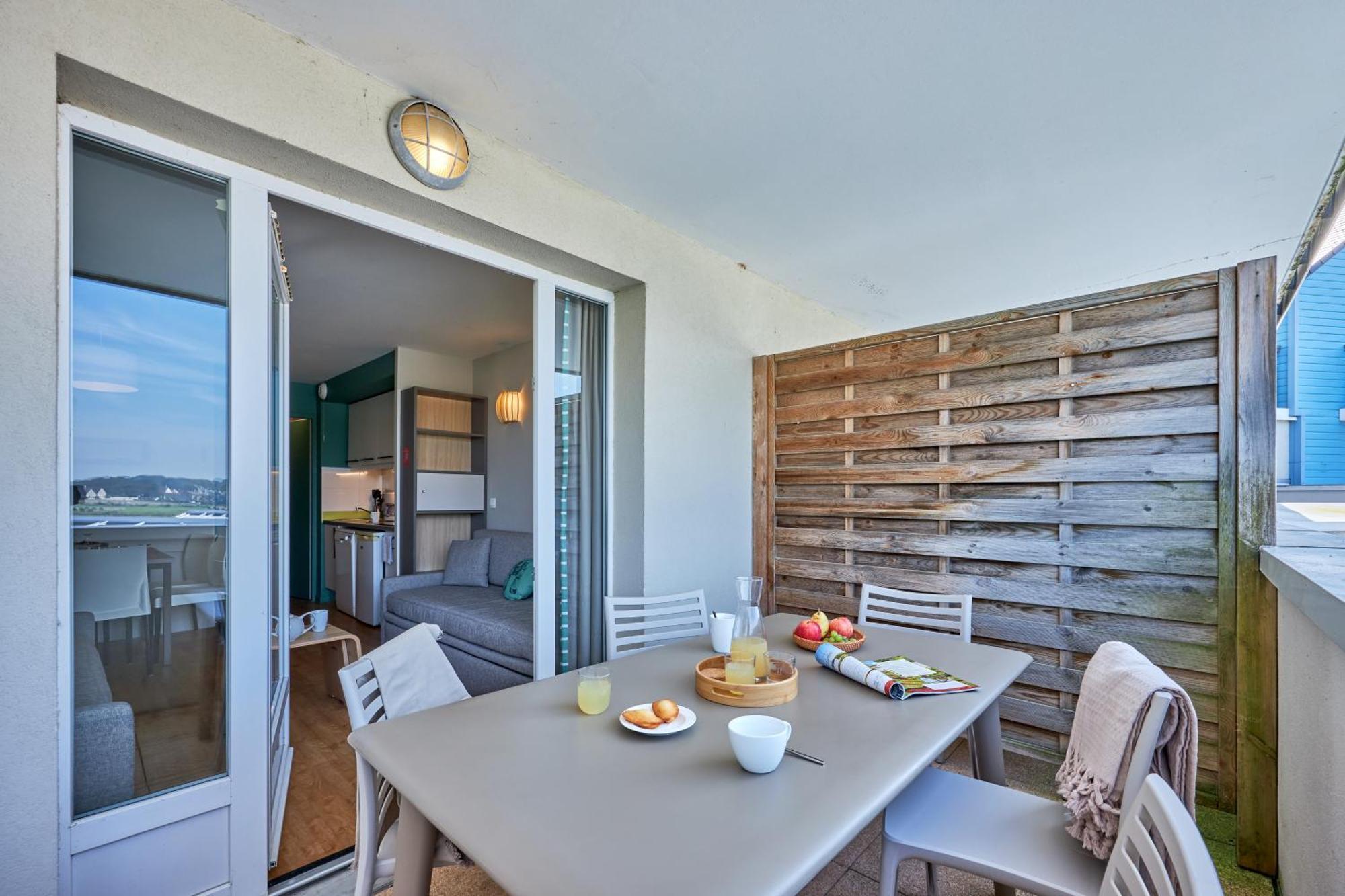 One-Bedroom Apartment Terrace or Balcony Bocage View