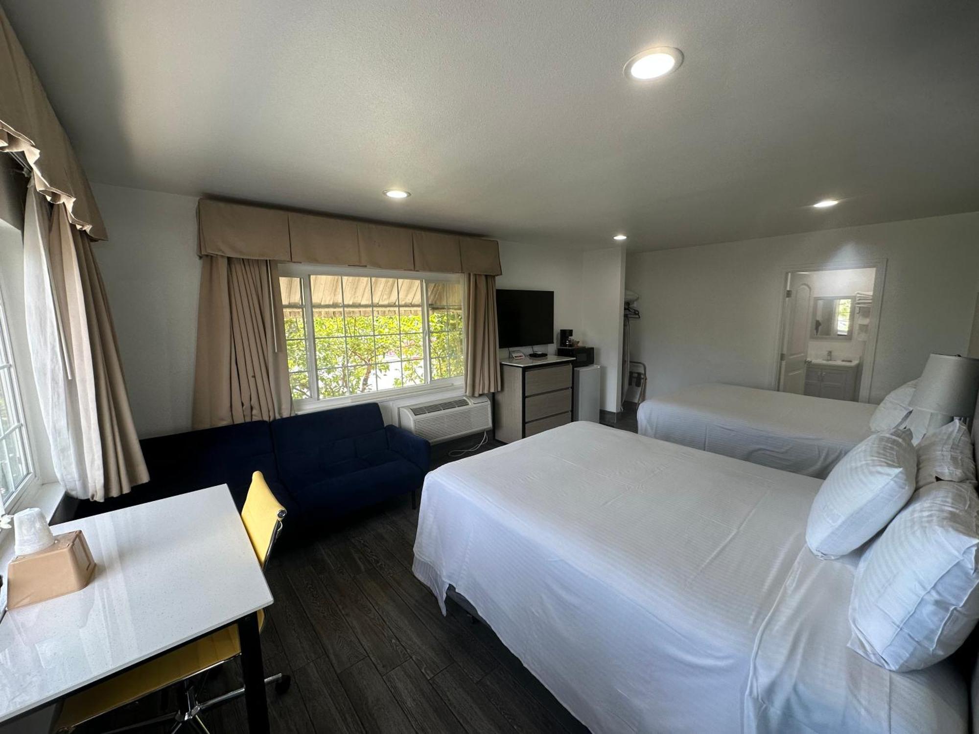 Deluxe Family Suite