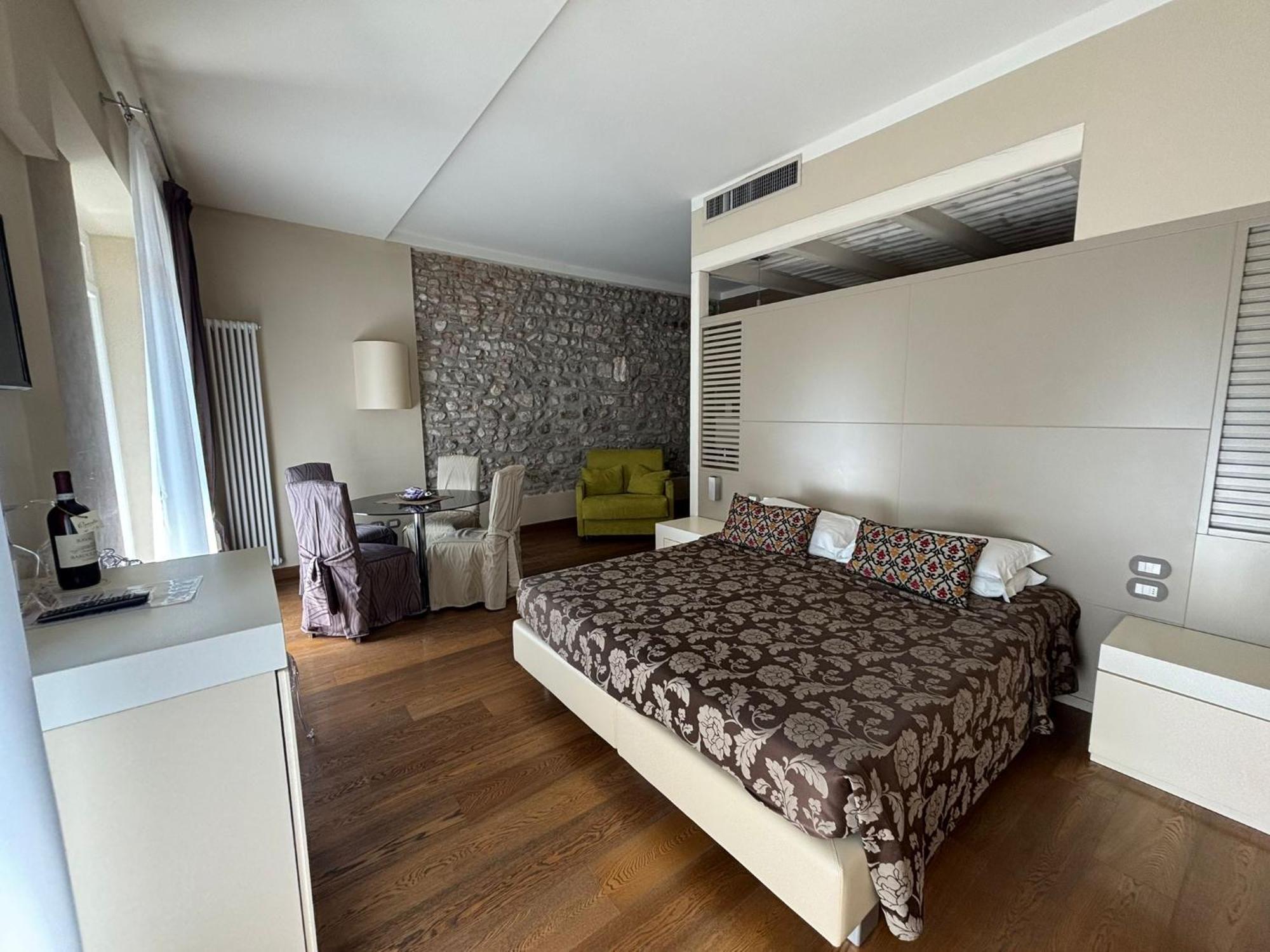 Deluxe Junior Suite Balcony Lake View