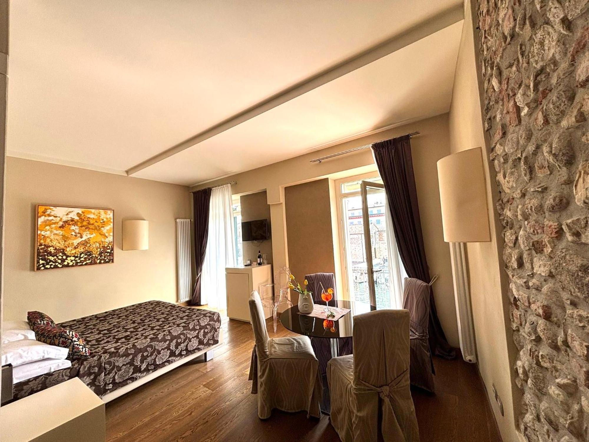 Deluxe Junior Suite Balcony Lake View