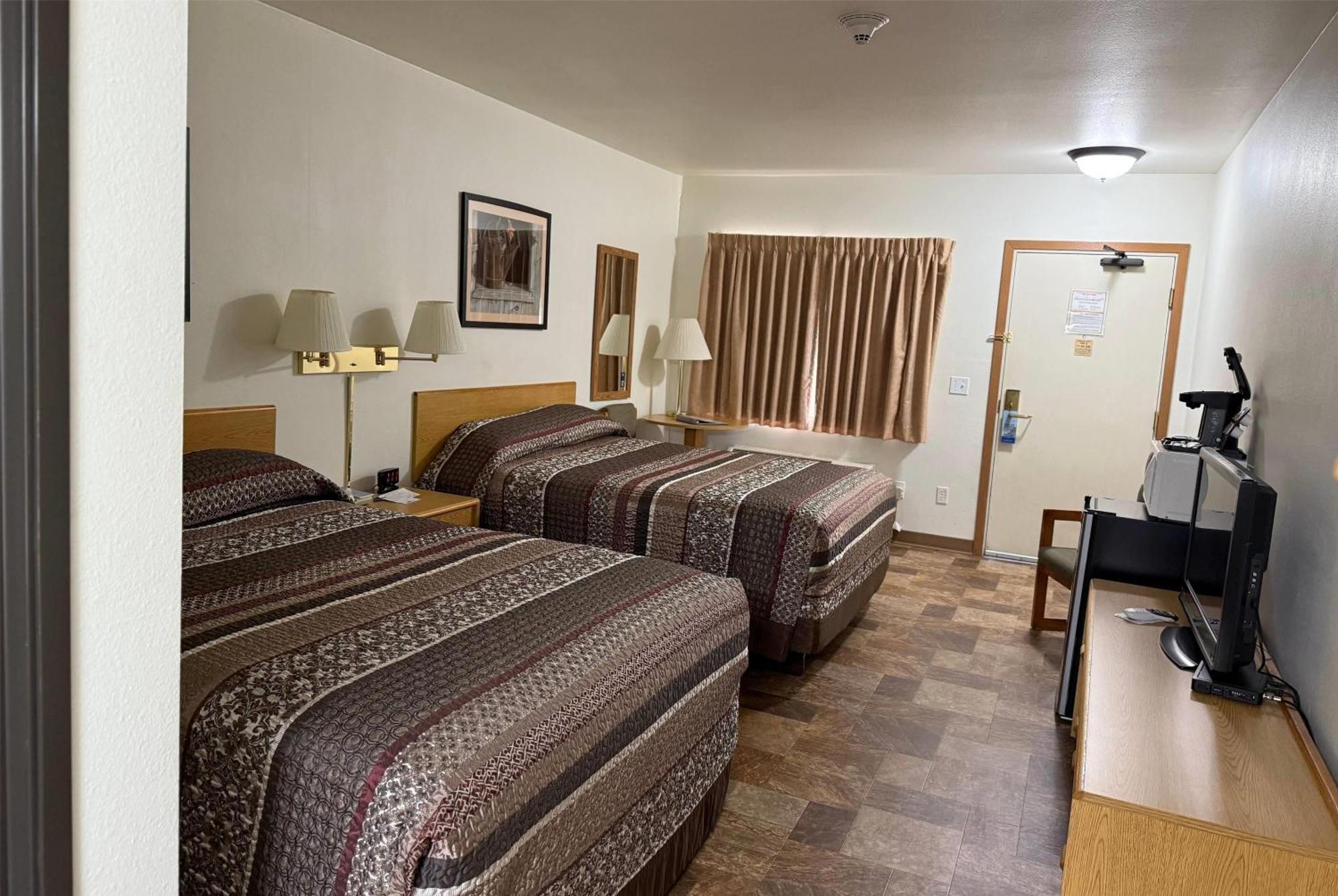 Queen Room Two Queen Beds Pet Friendly or Non-Smoking