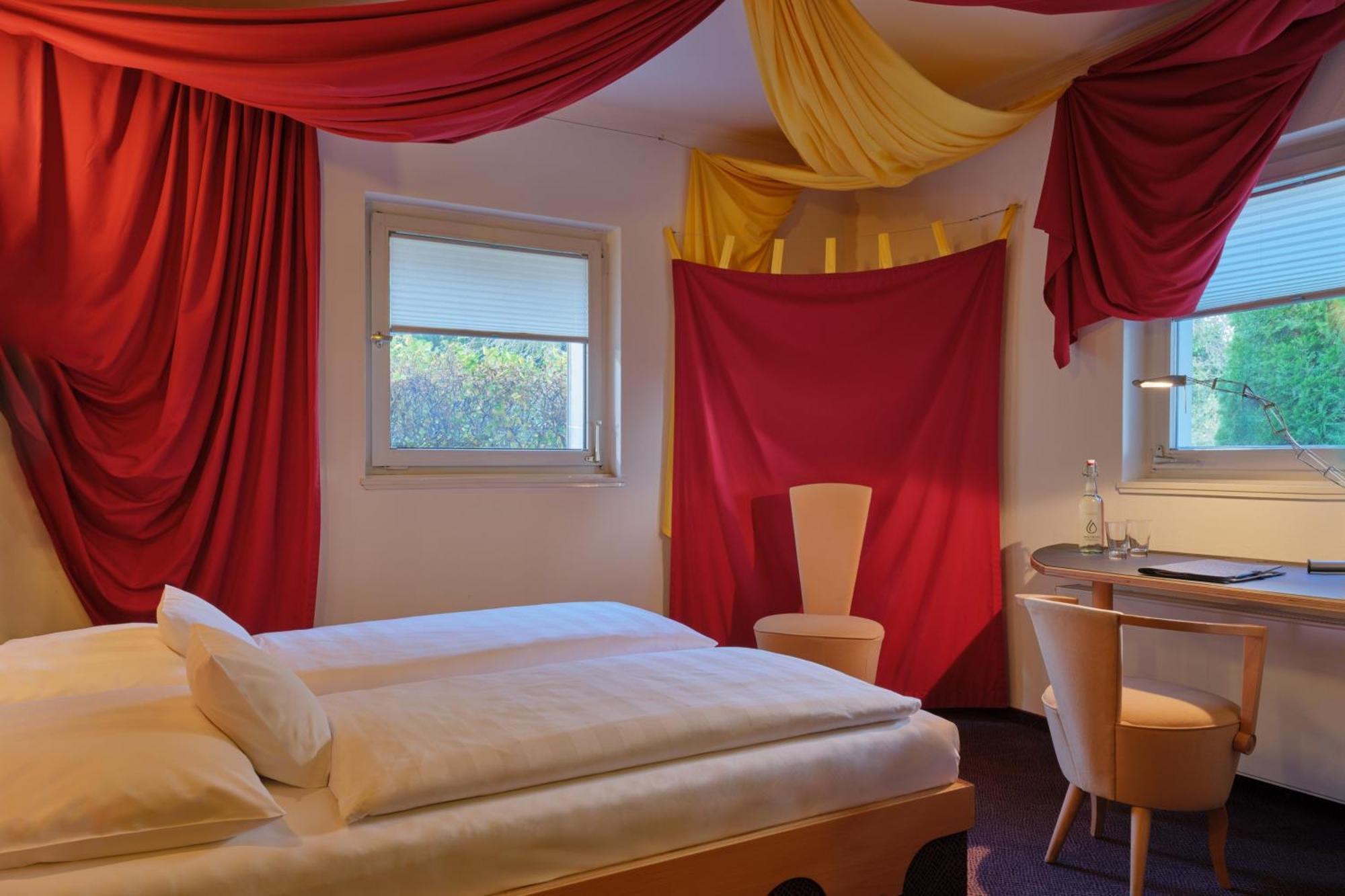 Double Room,1704826341:JPEG