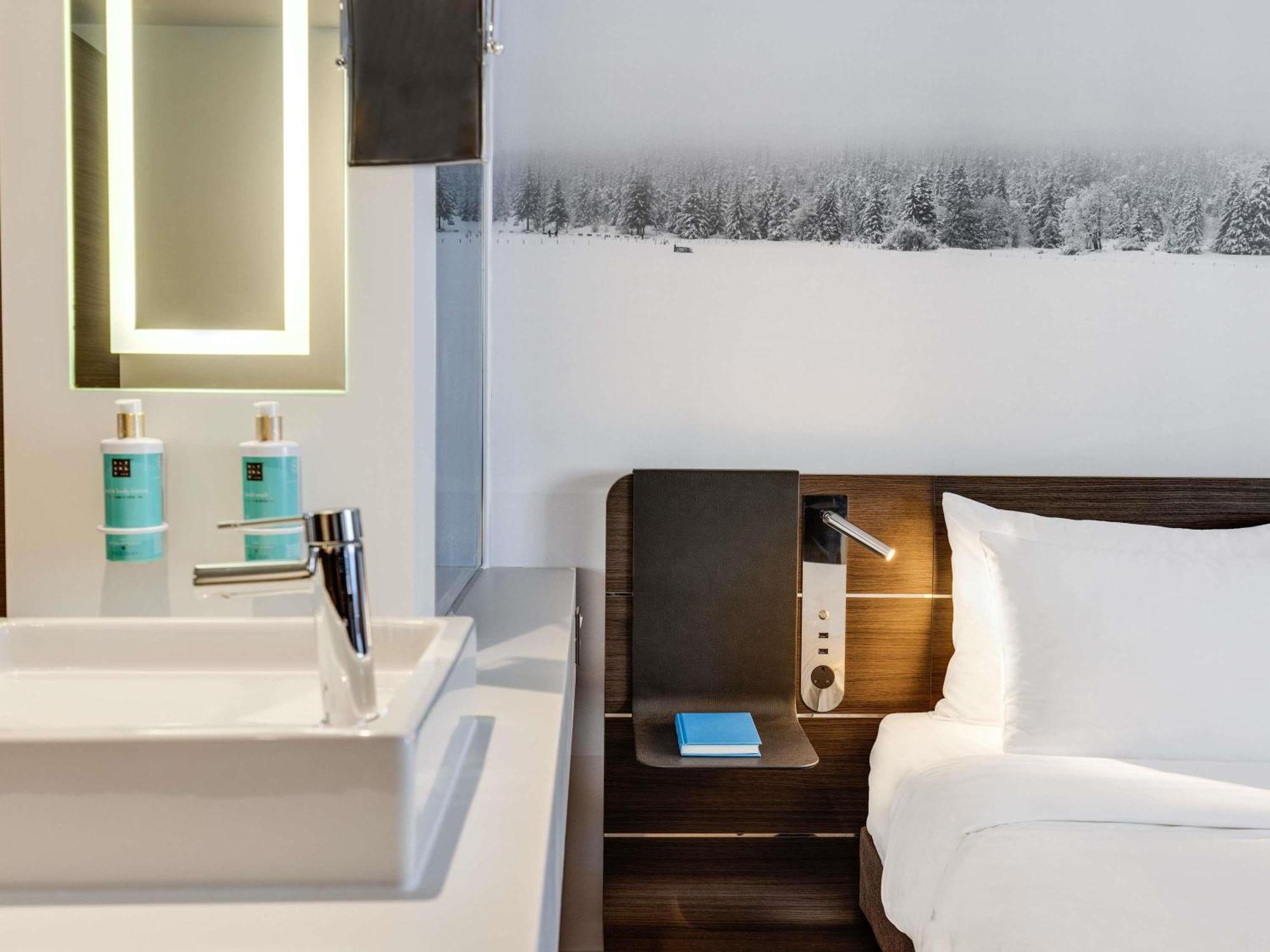 Executive Room with Queen Bed,1704830867:JPEG
