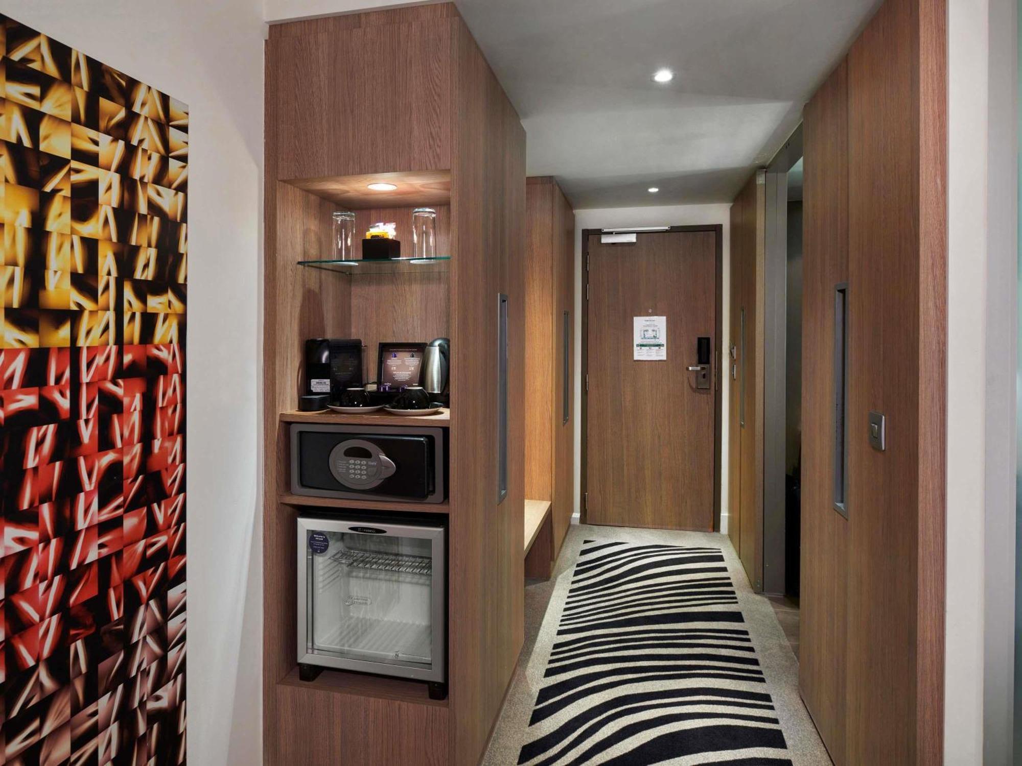 Superior Queen Room Sofa Bed