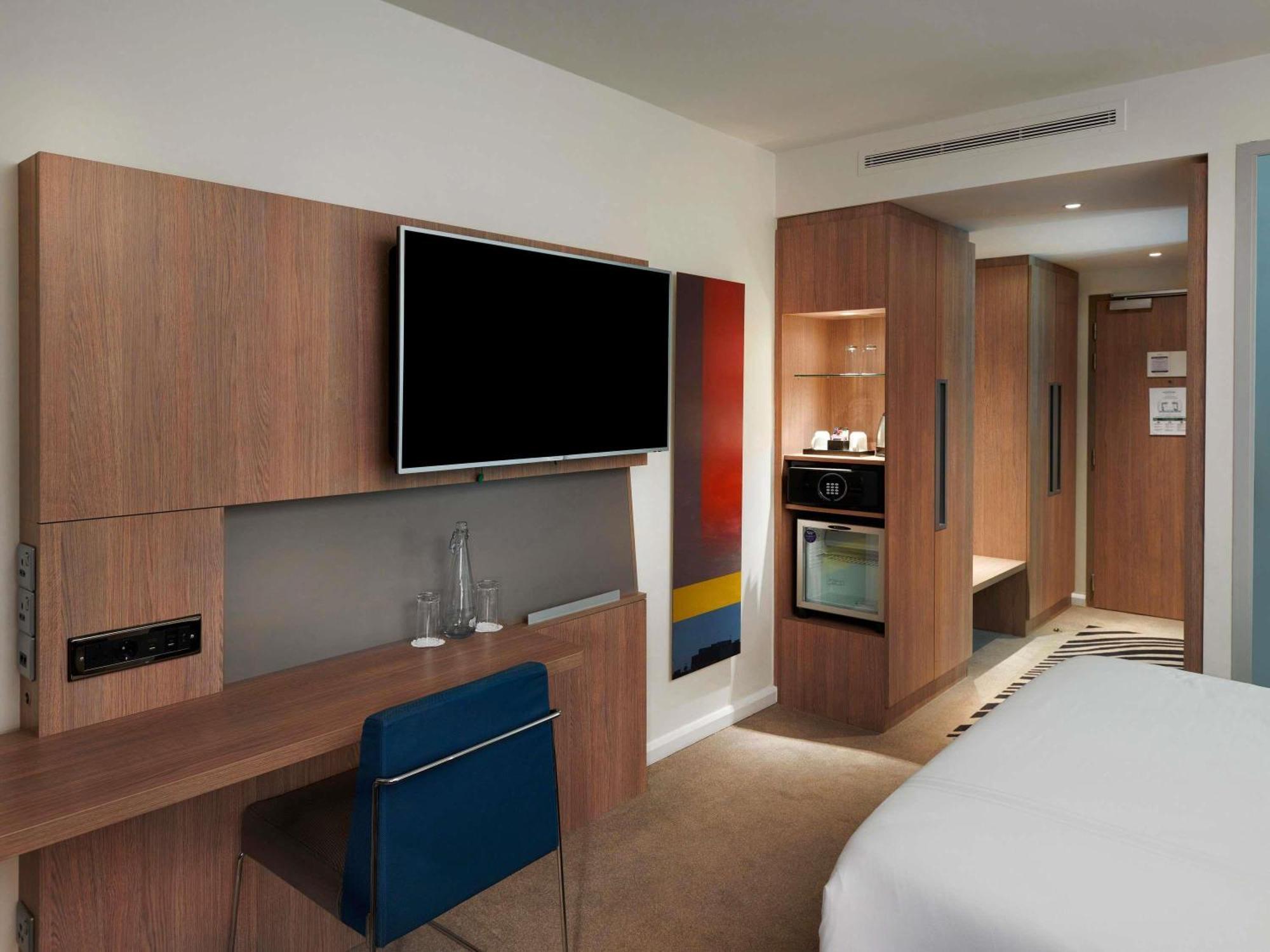 Standard Queen Room
