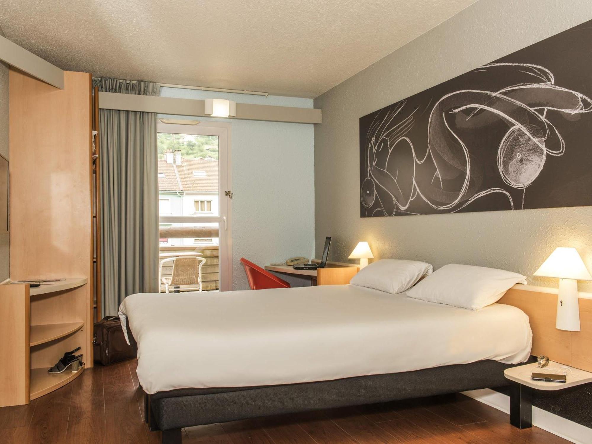 Standard Two Single Bed