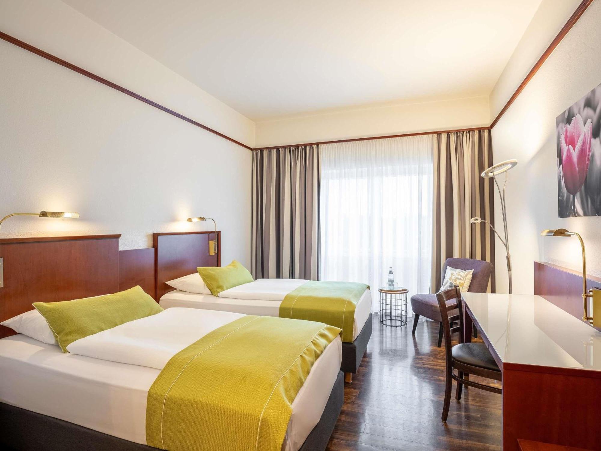 Classic Twin Room City Side