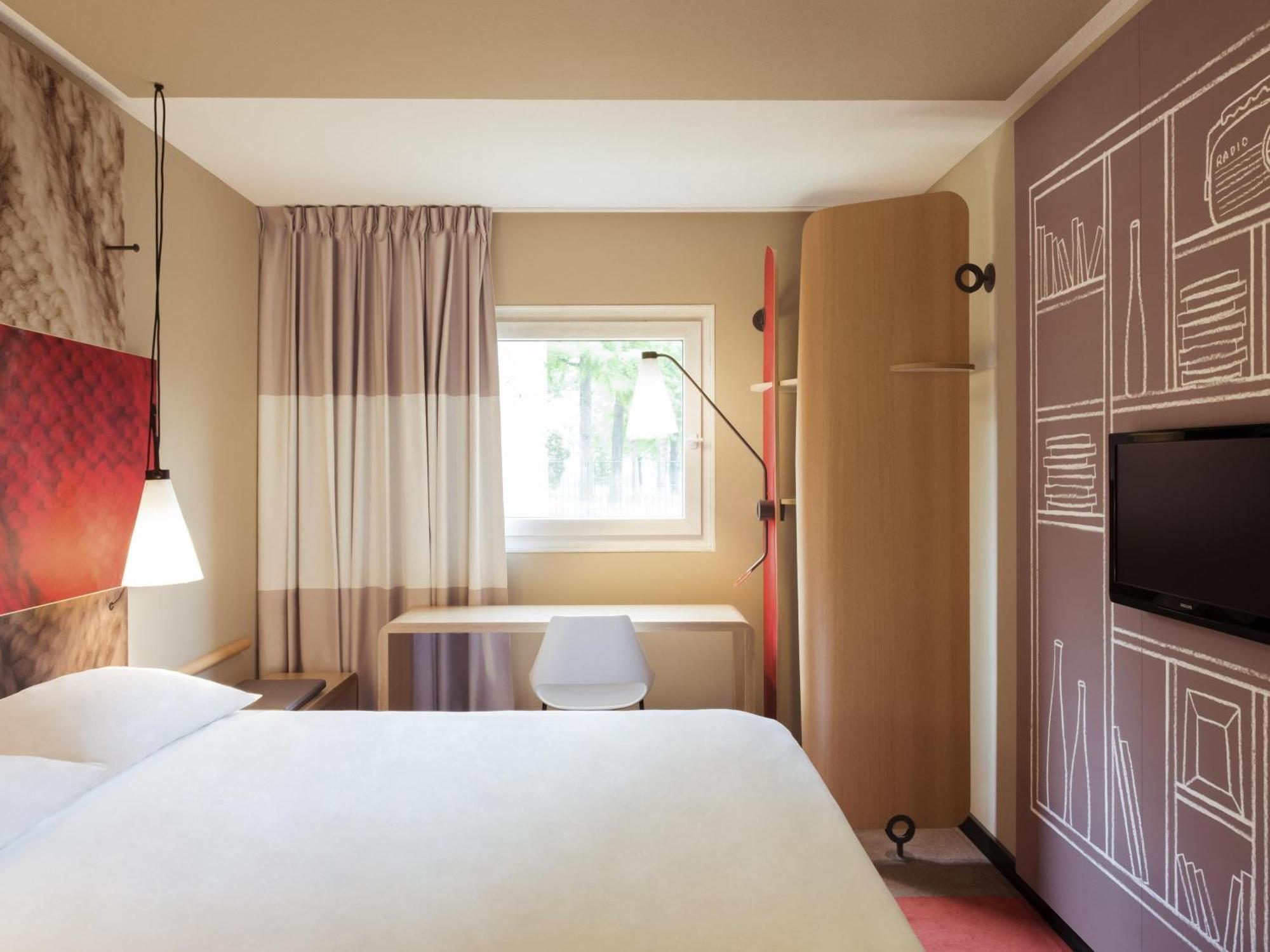 Standard Queen Room