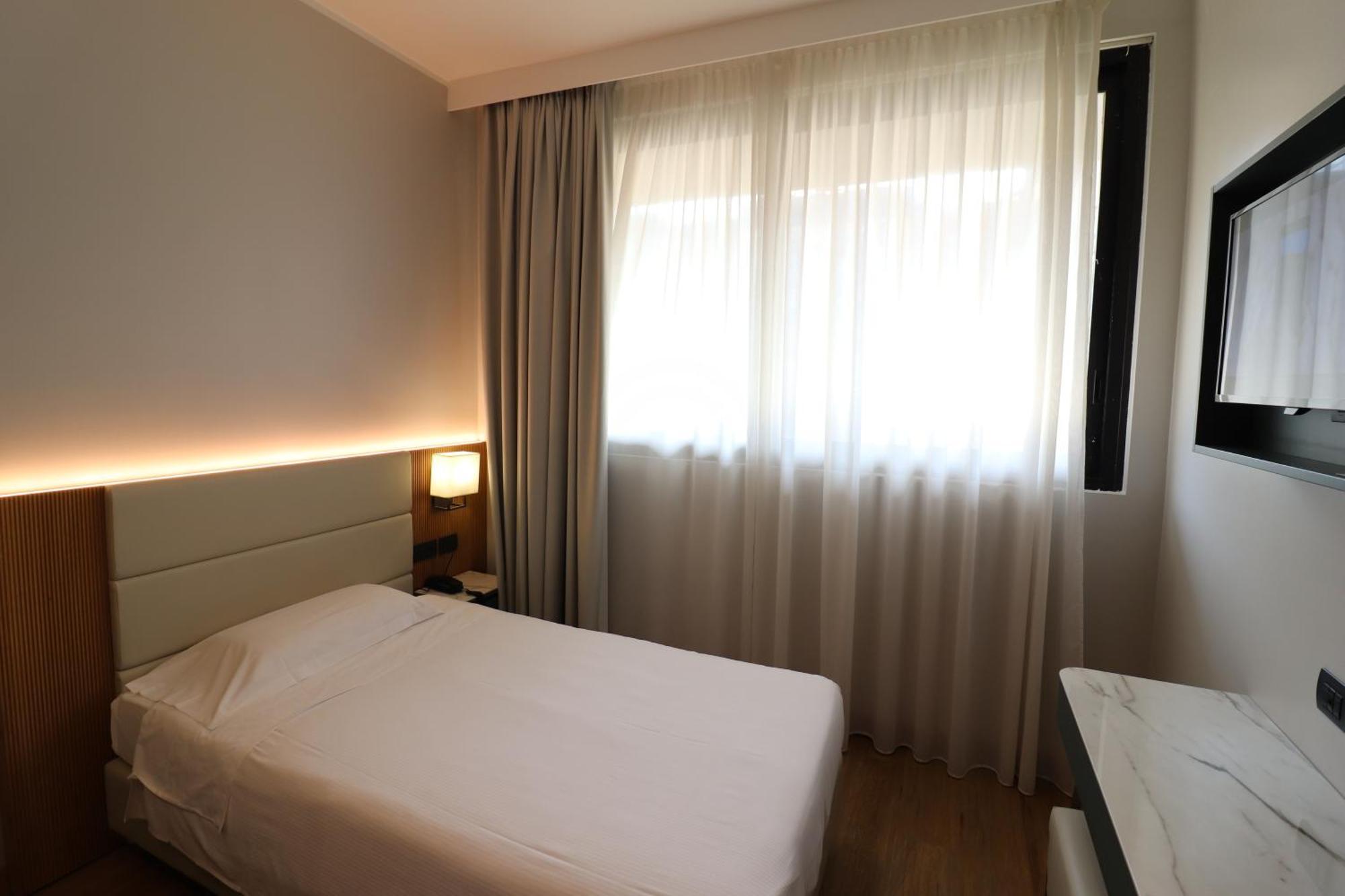 Single Room,1704850303:JPEG