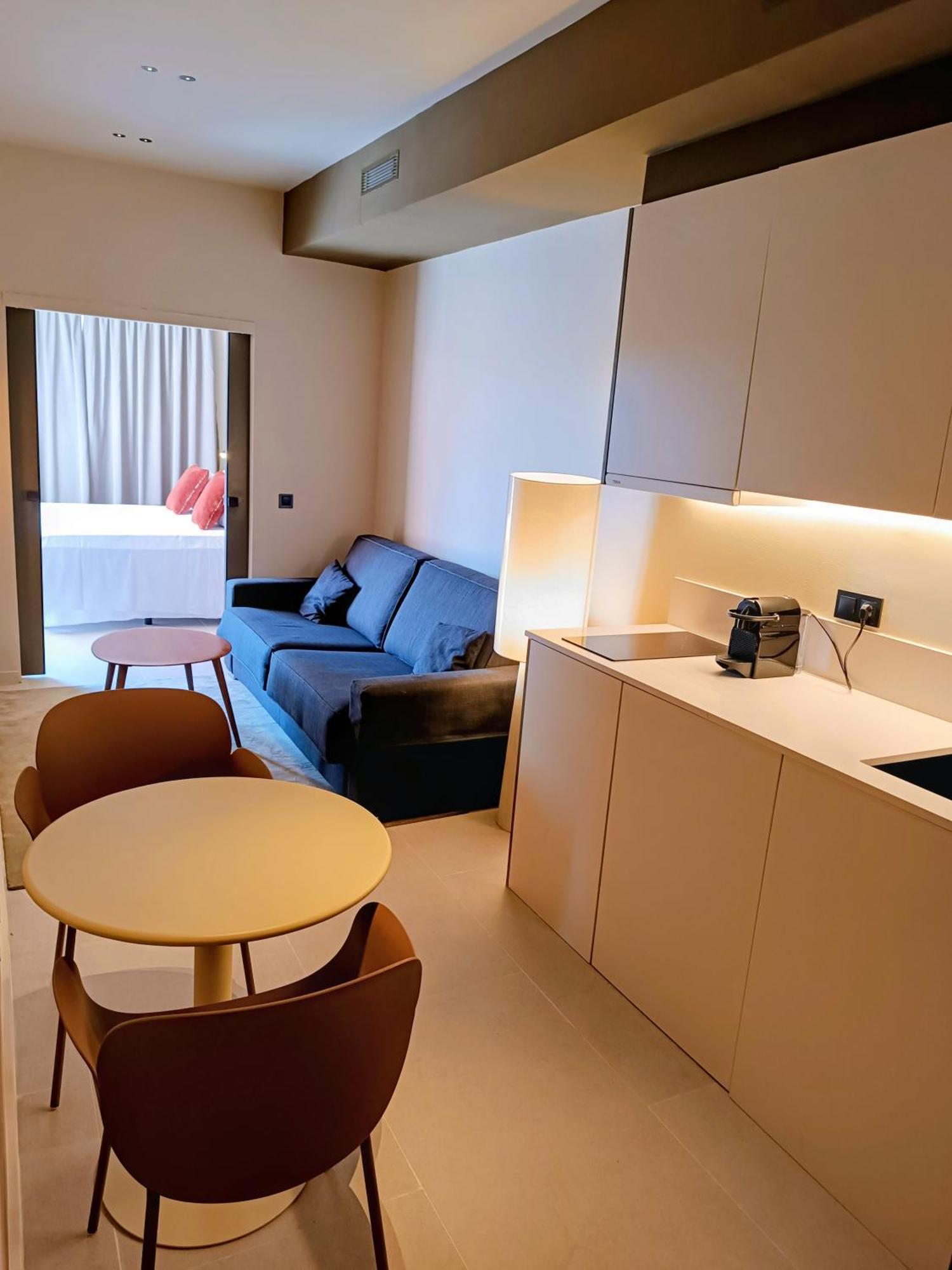 One-Bedroom Apartment Terrace,1704853142:JPEG