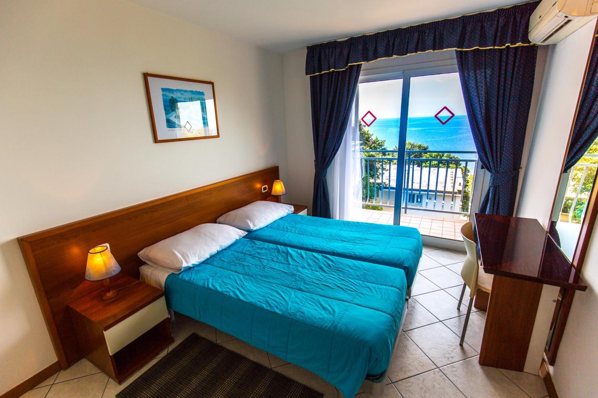 One-Bedroom Apartment Balcony Sea View