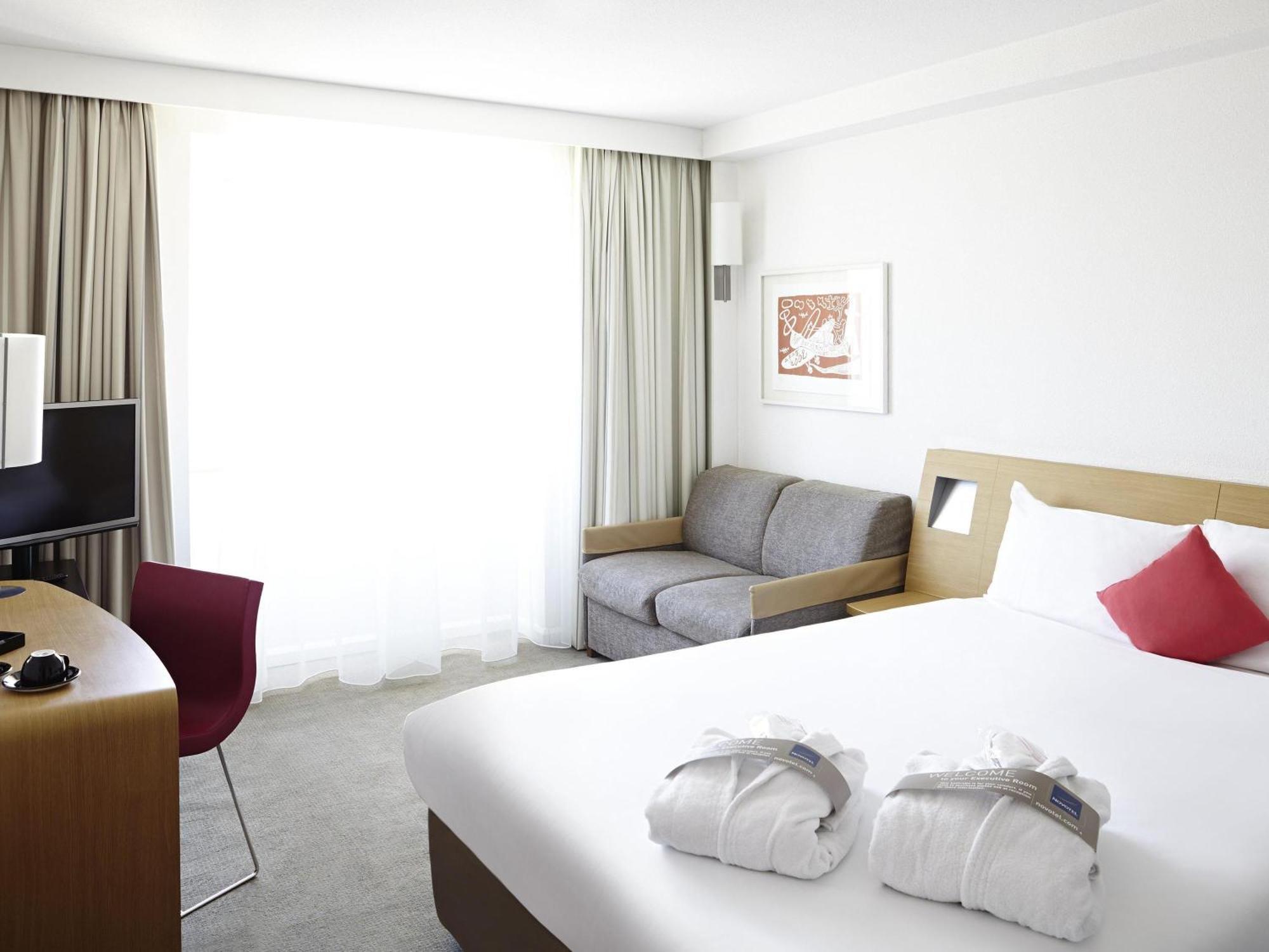 Executive Queen Room with Sofa,1704874911:JPEG