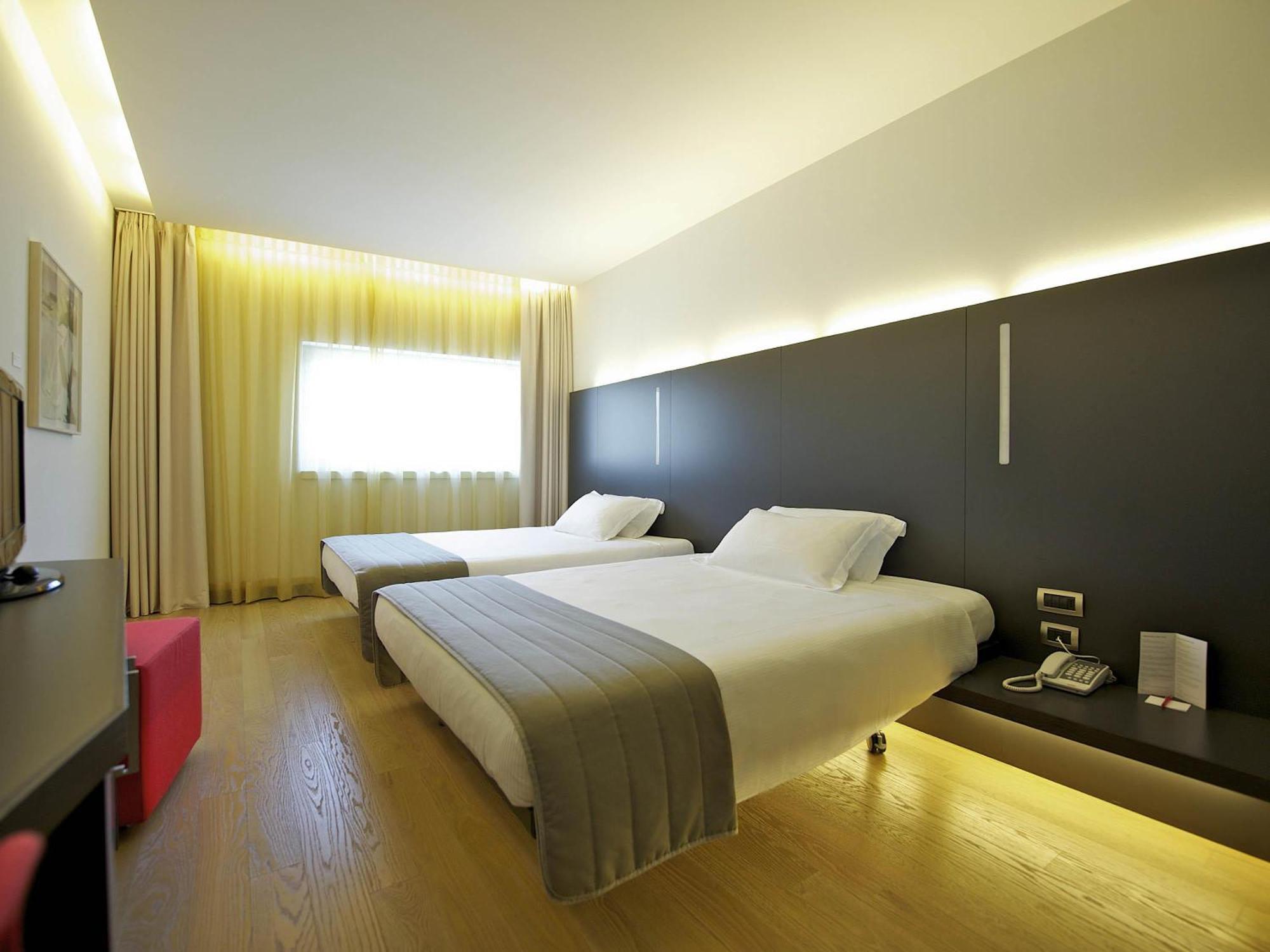 Classic Room Two Single Beds