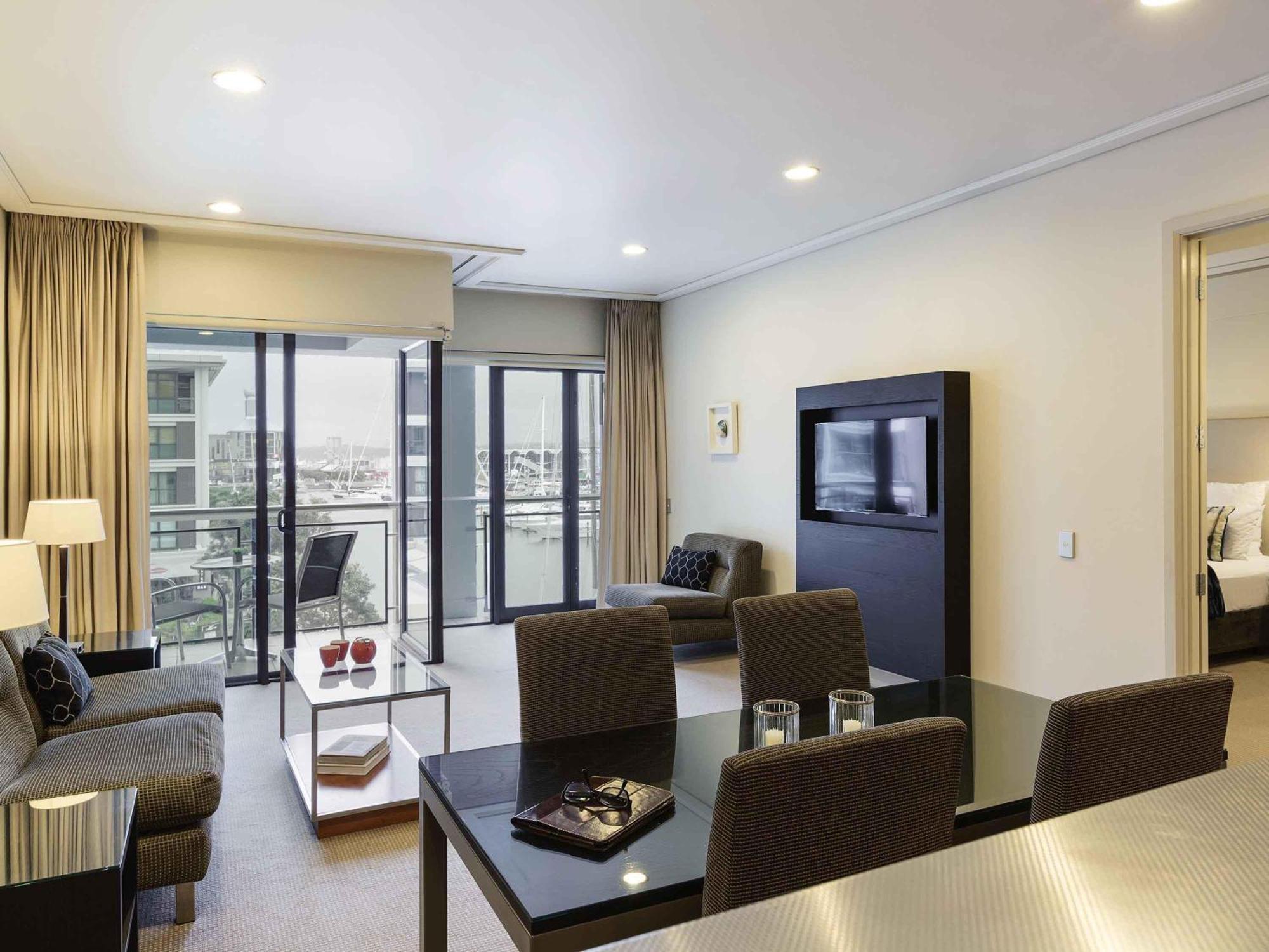 One-Bedroom Deluxe Executive Queen Room