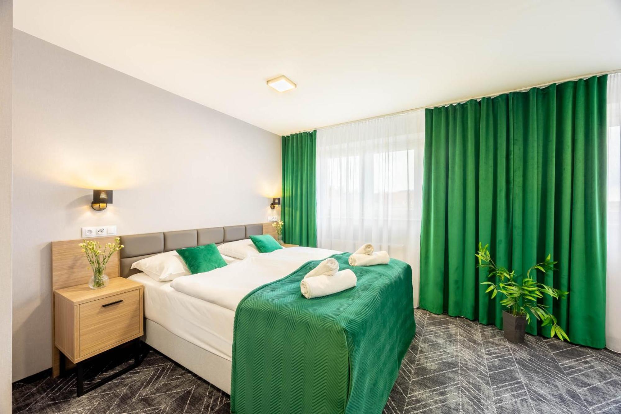 Deluxe Queen Room