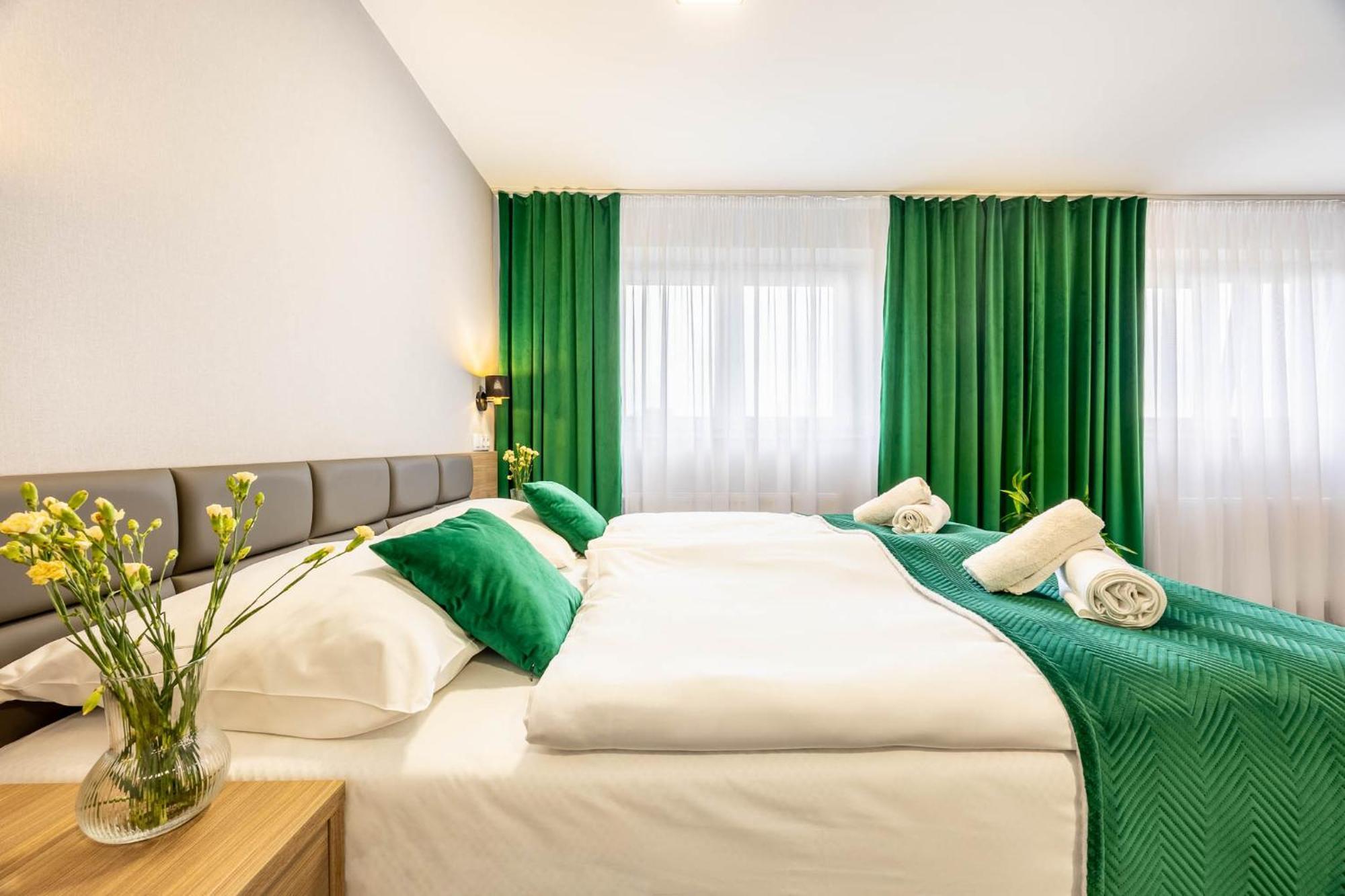 Deluxe Queen Room