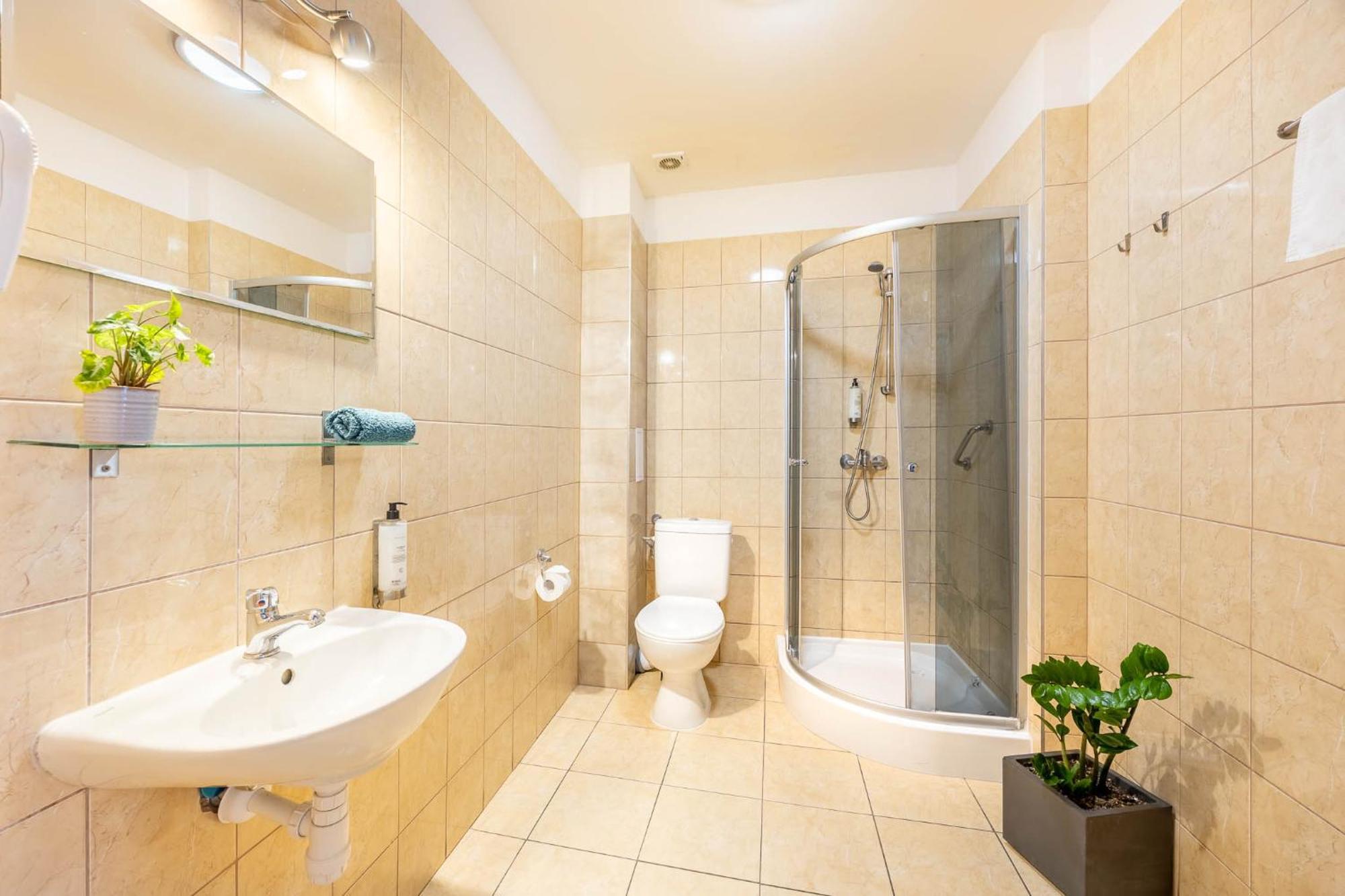 Standard Triple Room,1704903486:JPEG