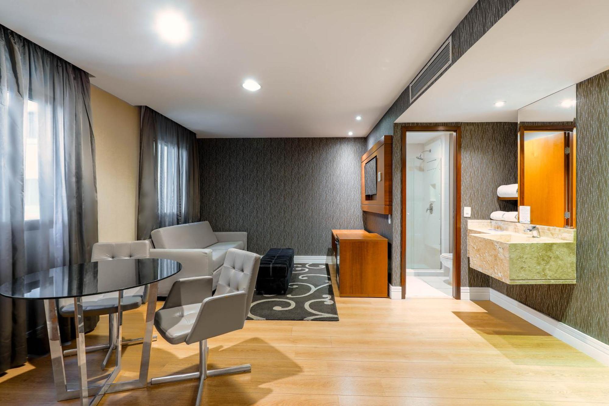 Premium King Suite,1704907444:JPEG