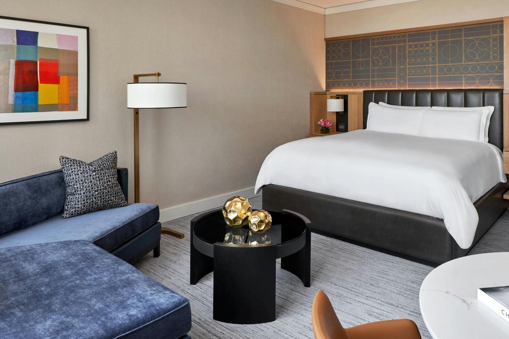Deluxe King Room City View Hearing Accessible