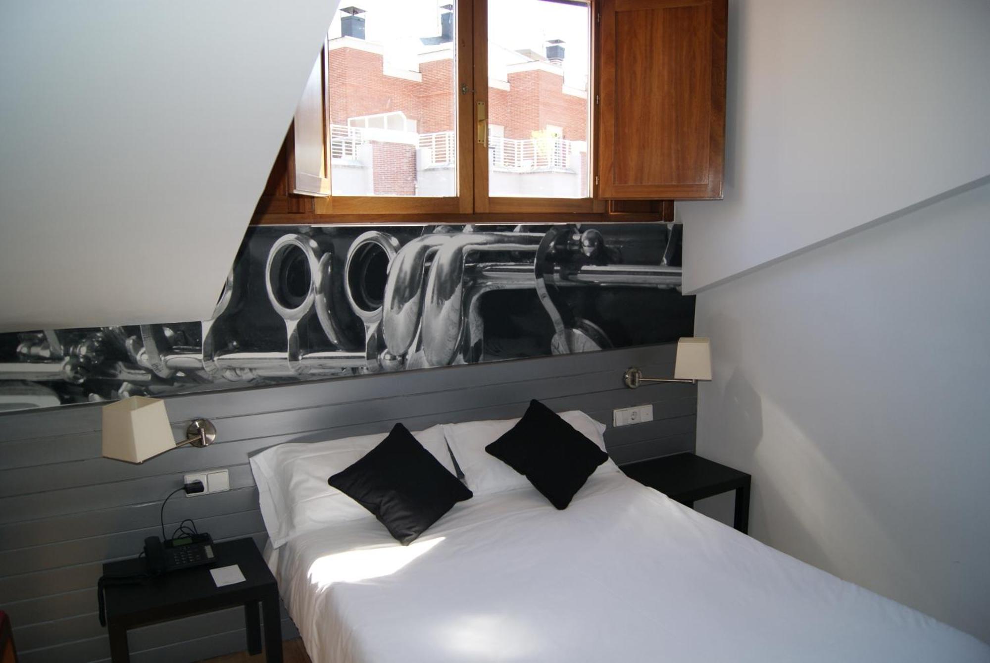 Small Double Room,1704913840:JPEG
