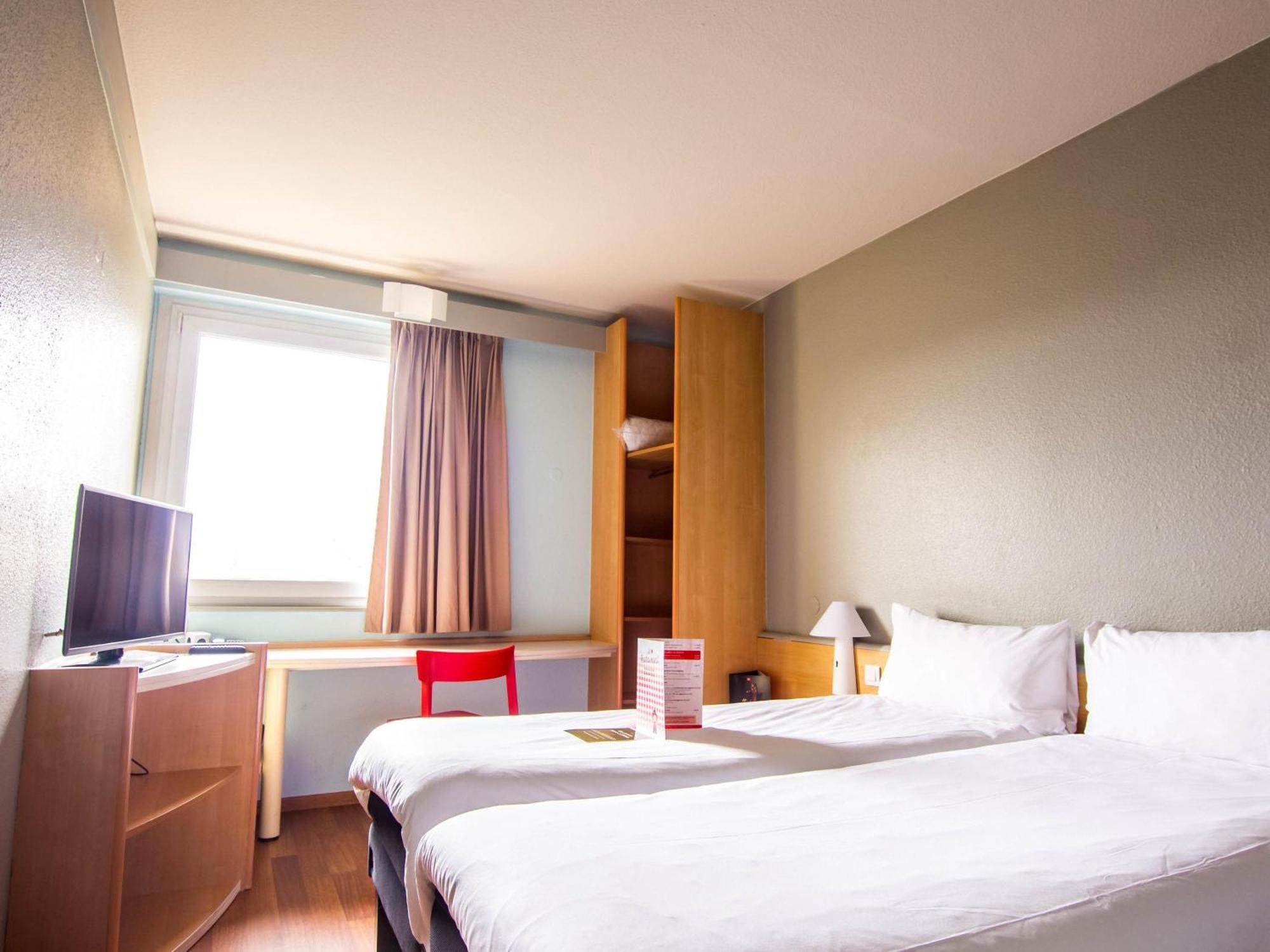 Standard Twin Room,1704914104:JPEG