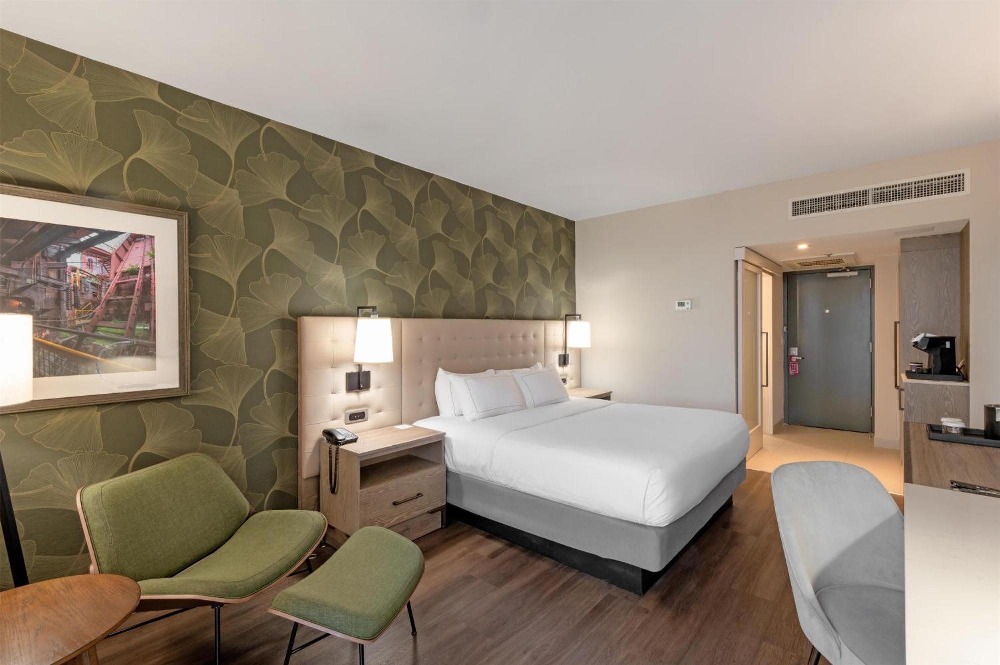 King Room,1704923261:JPEG