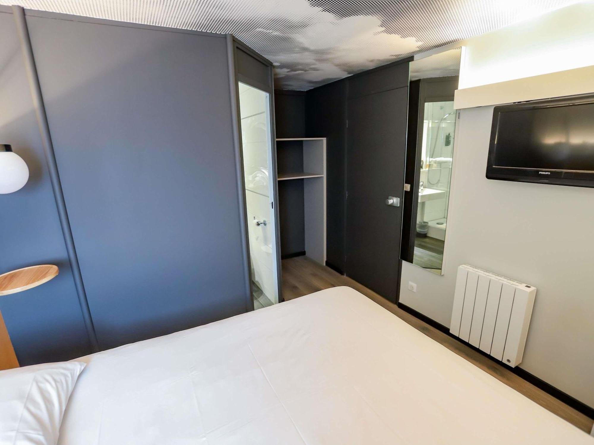 Standard Room One Double Bed Two Single Beds,1704925041:JPEG