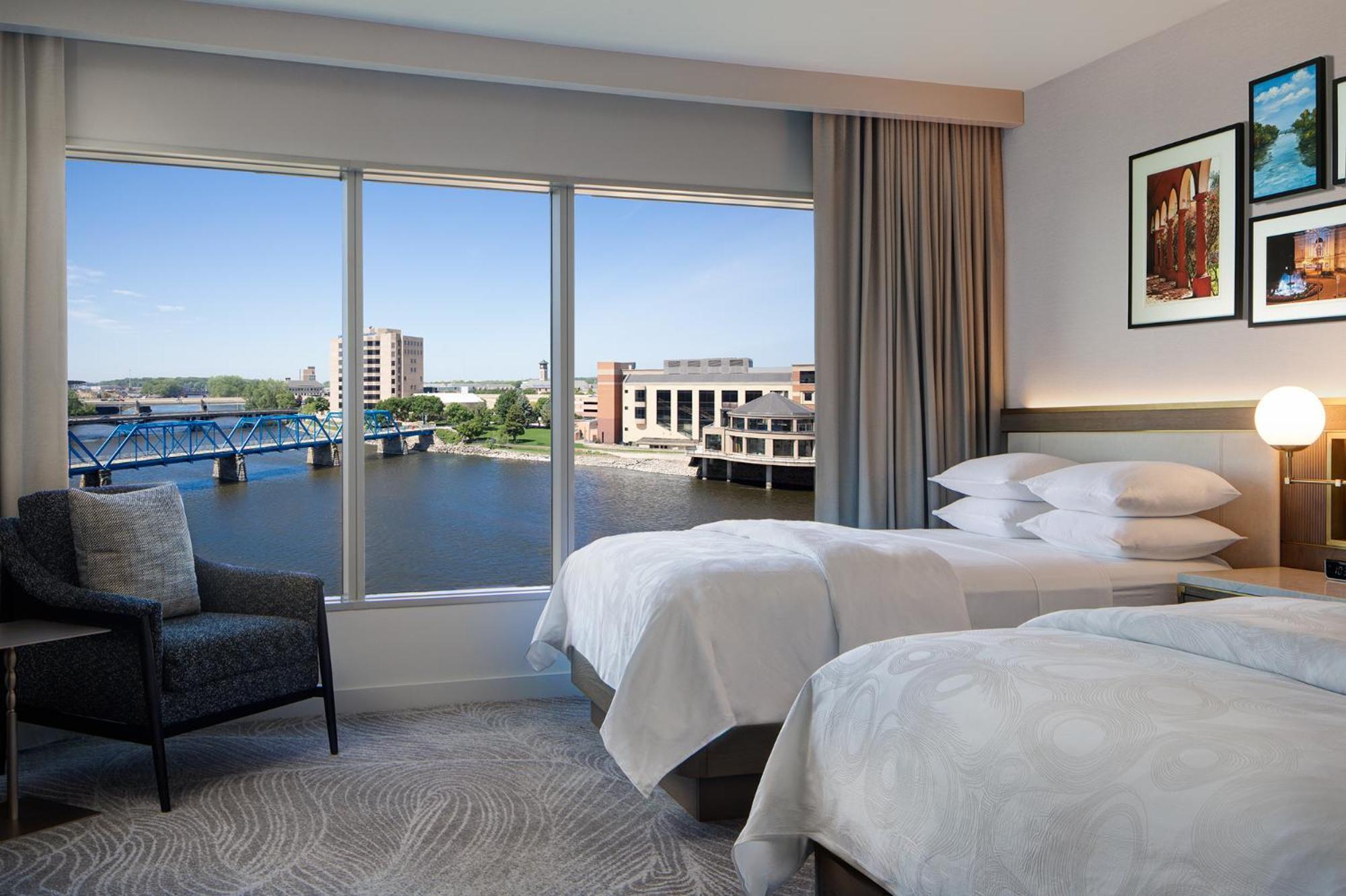 Queen Room Two Queen Beds River View