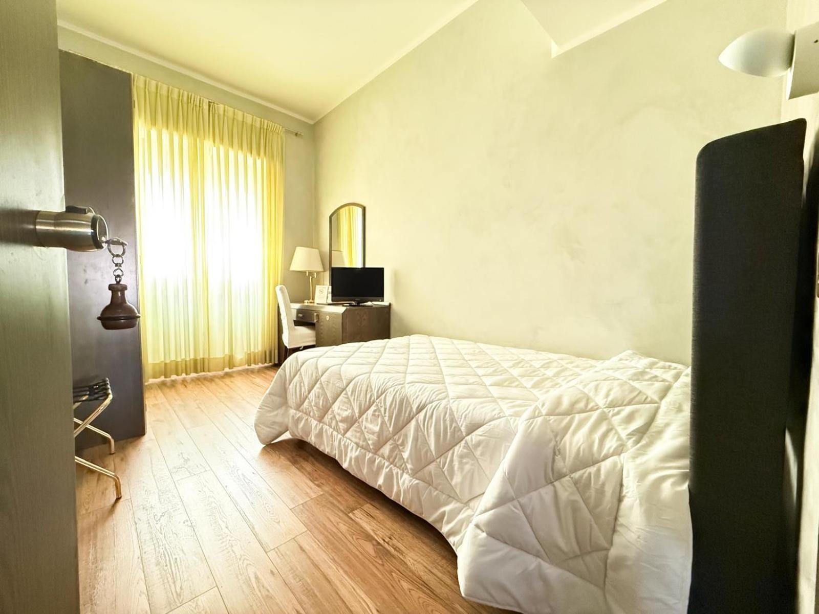 Single Room,1704928120:JPEG