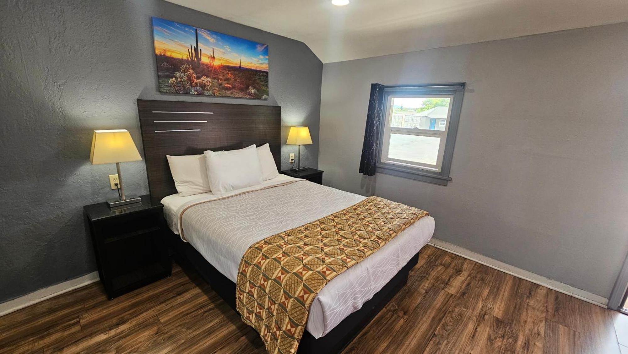 Deluxe Queen Room