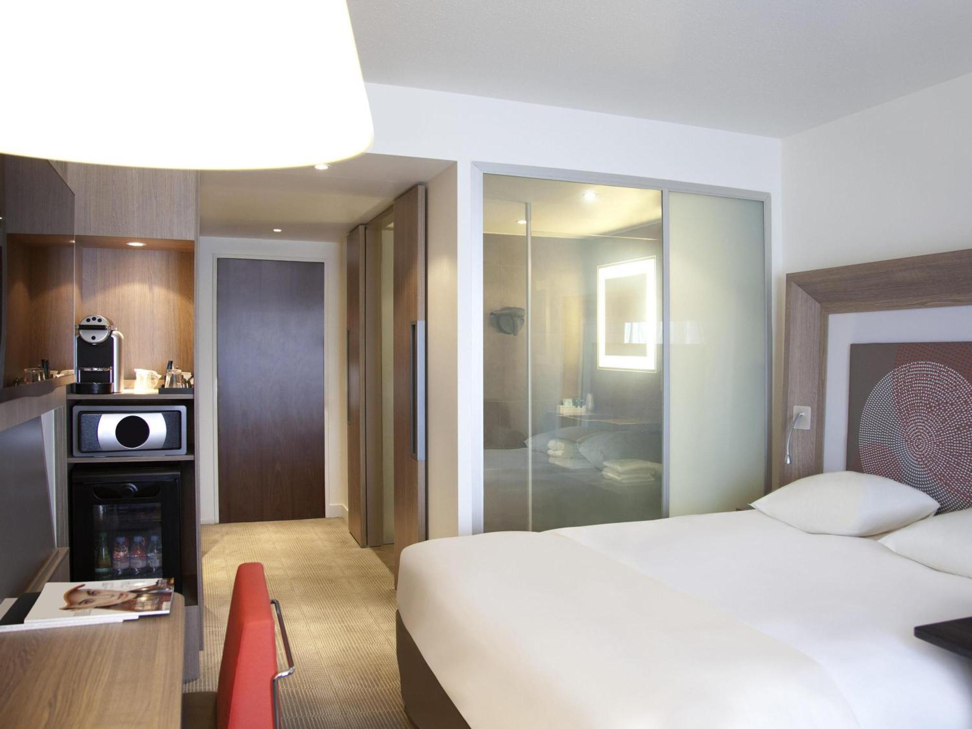 Superior Room 1 Queen Bed