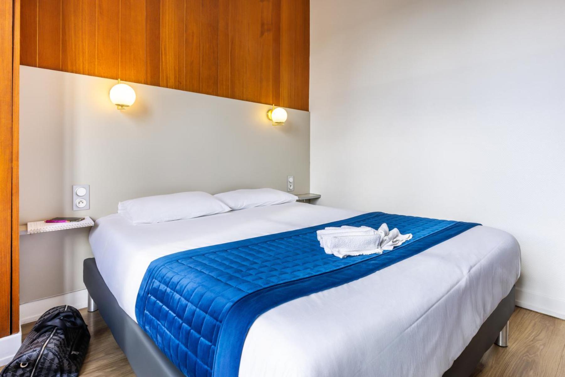 Adjacent Rooms,1704950891:JPEG
