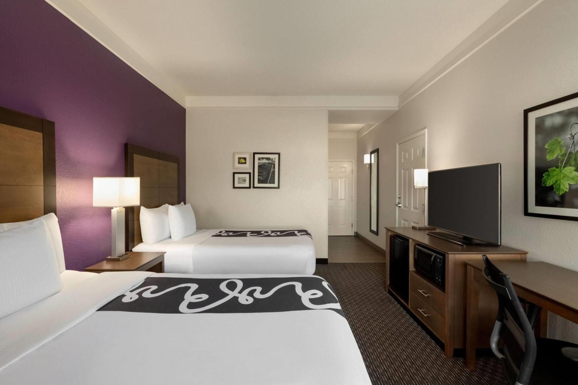 Double Room Two Double Beds Mobility or Hearing Accessible Non-Smoking,1756536962:JPEG
