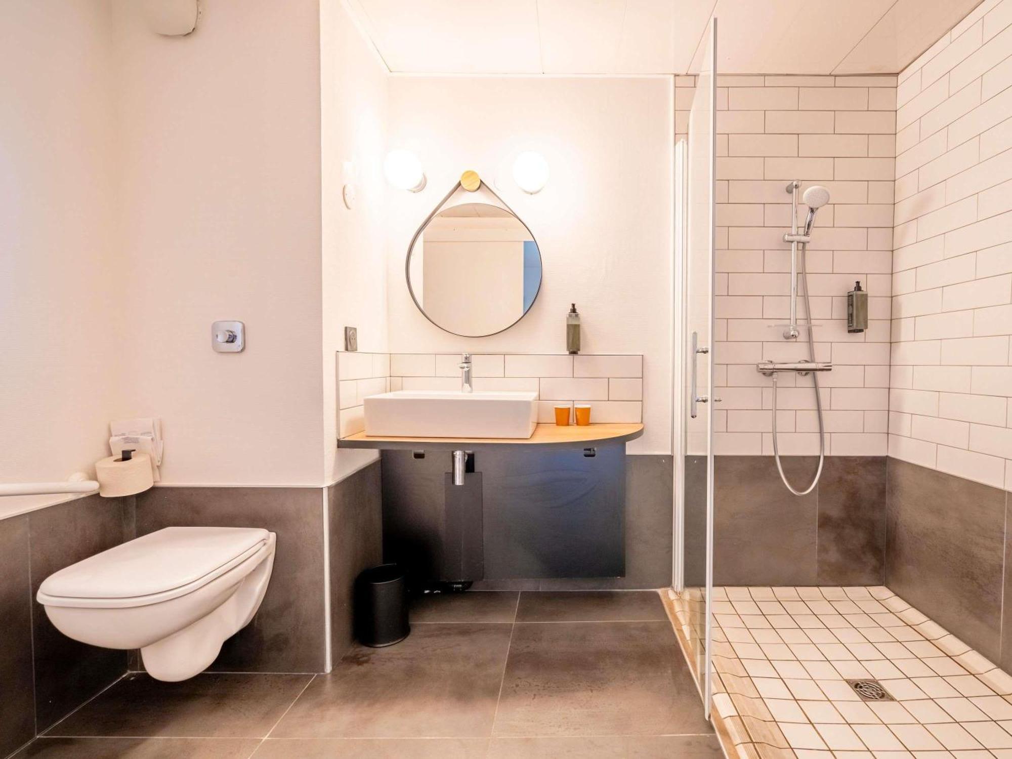 Standard Double Room Mobility Access