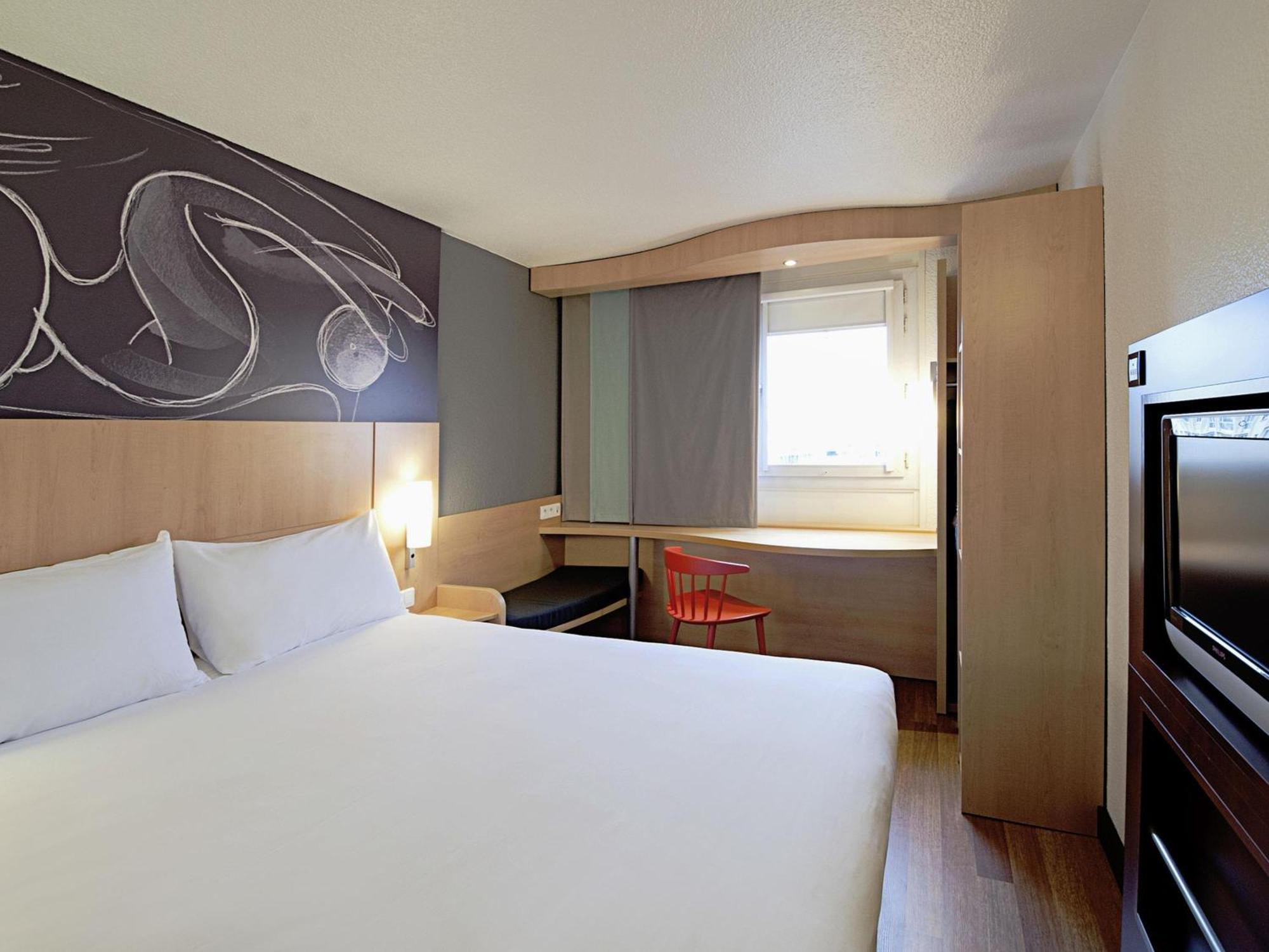 Standard Double Room Mobility Accessible,1706020399:JPEG